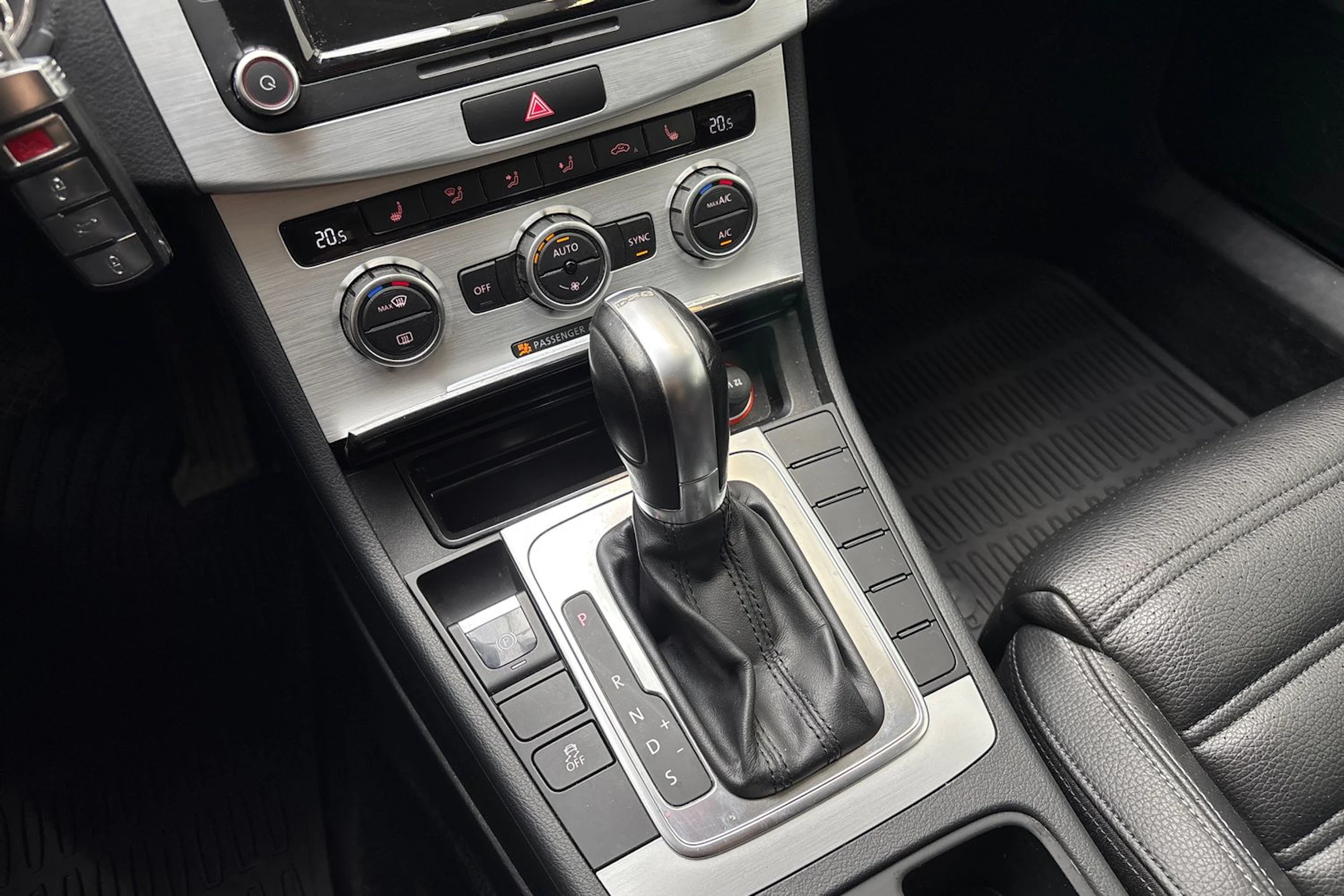 punainen Volkswagen CC 2013 kuva 19.