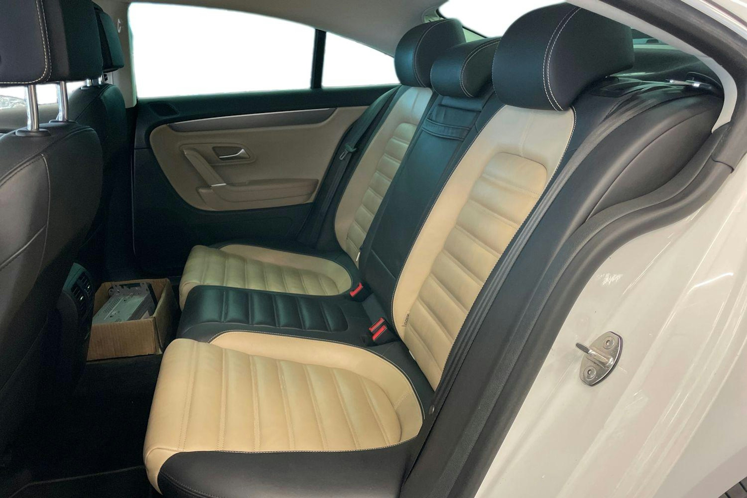 Valkoinen Volkswagen CC 2013 kuva 10.