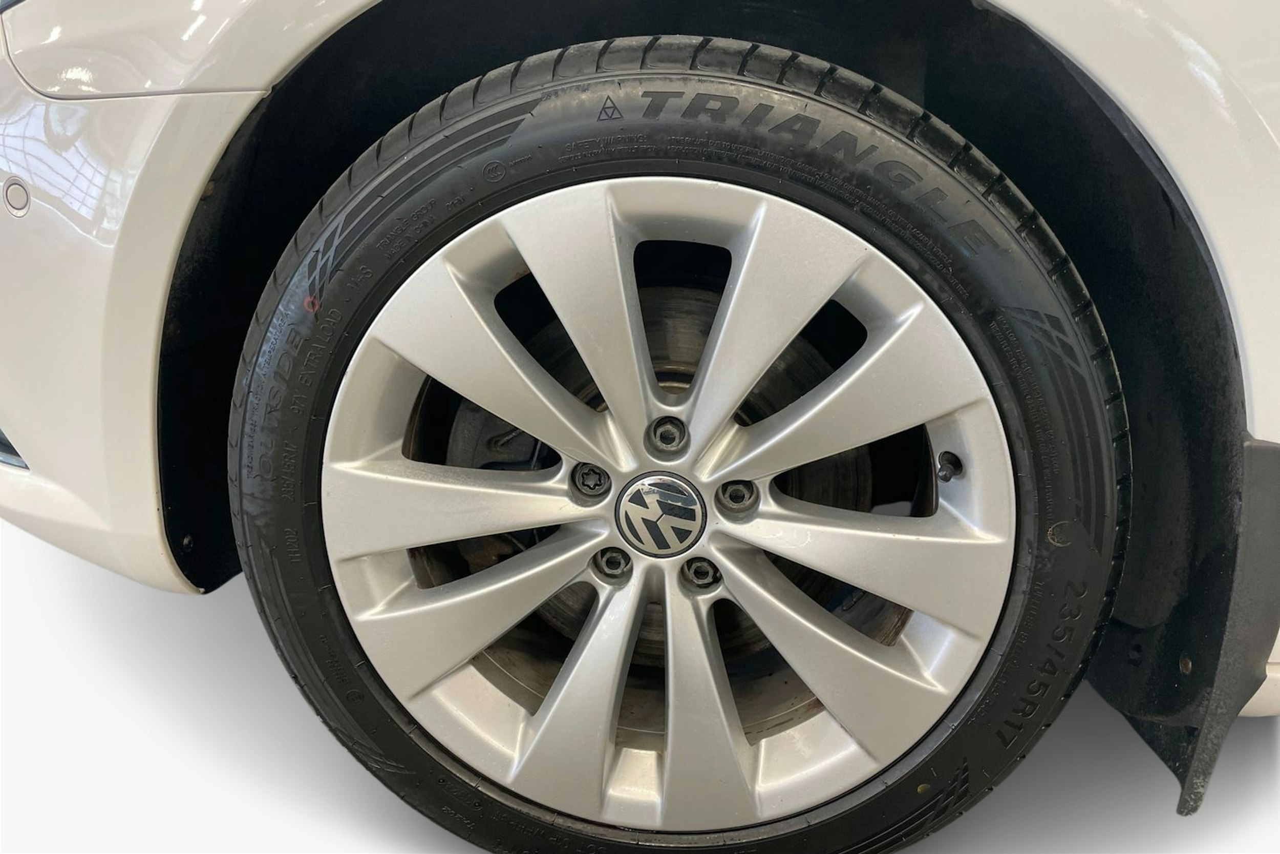 Valkoinen Volkswagen CC 2013 kuva 11.