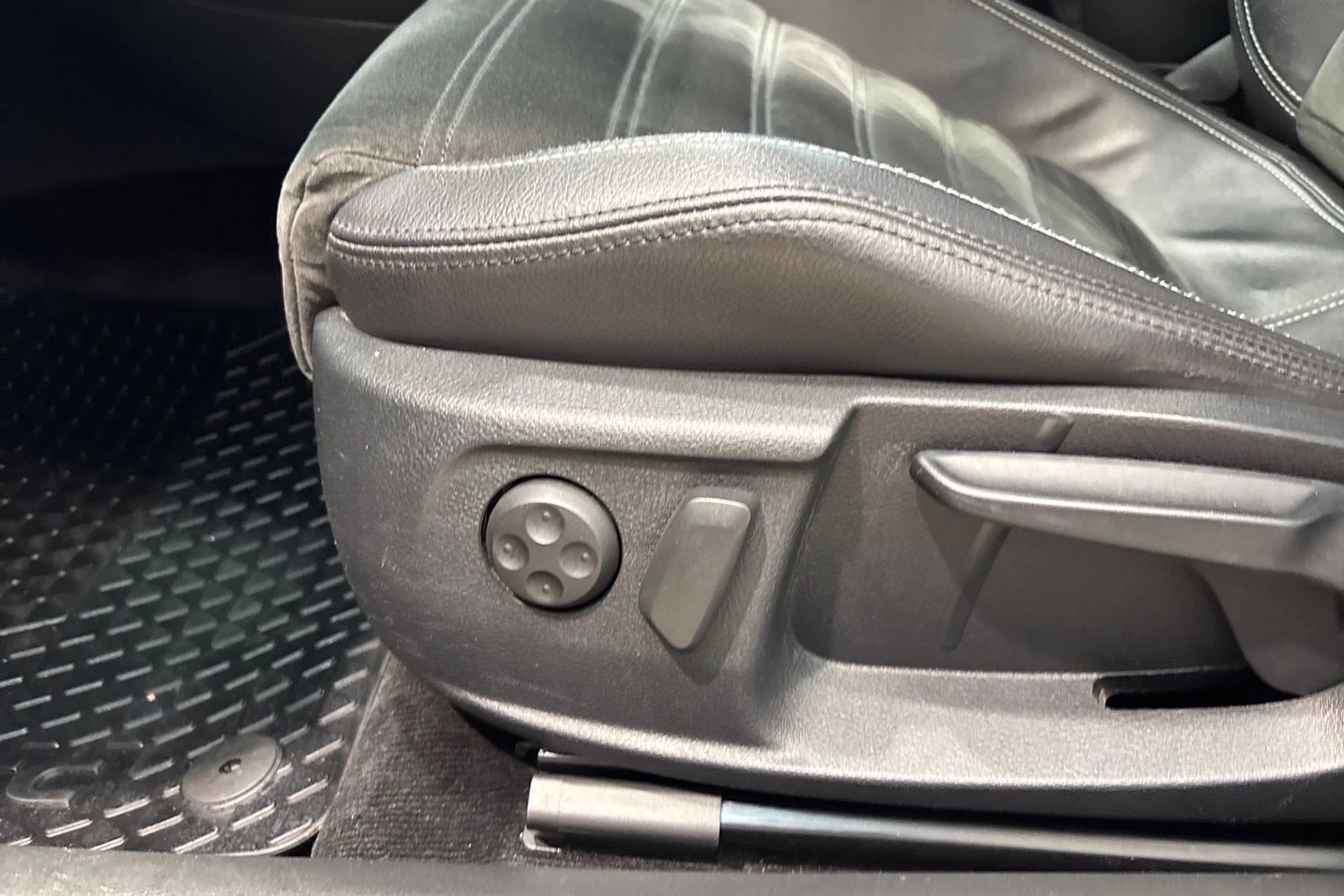 musta Volkswagen CC 2015 kuva 14.