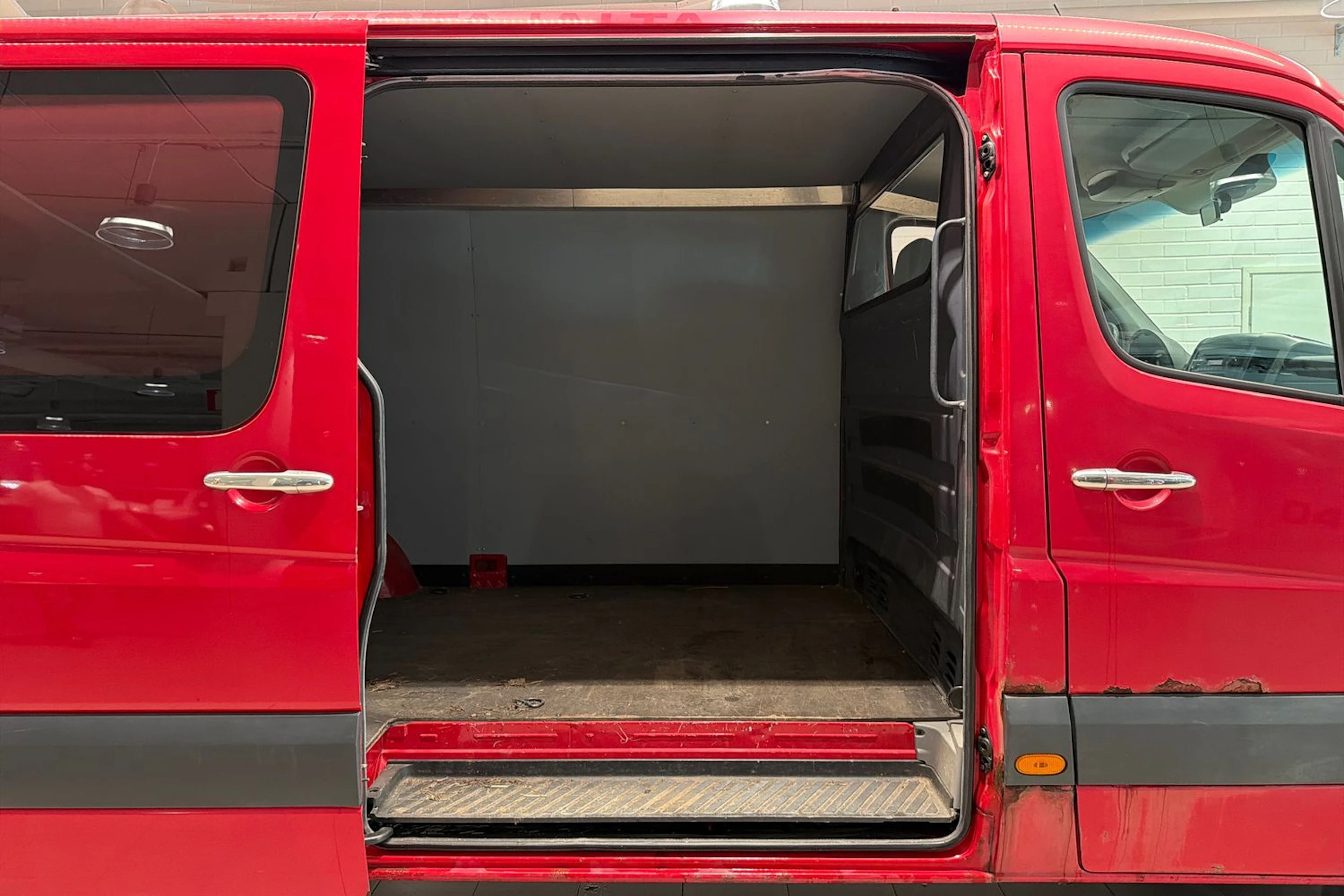Punainen Volkswagen CRAFTER 2009 kuva 21.