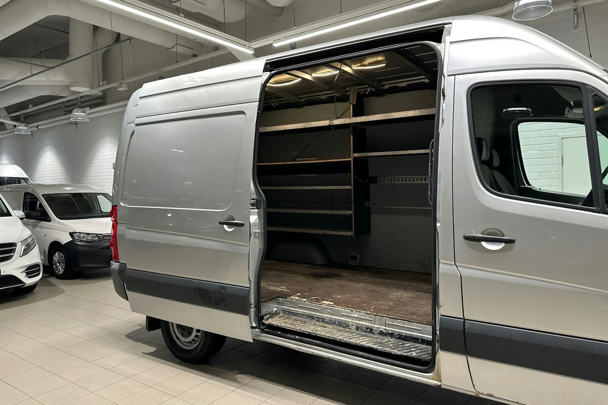 Harmaa Volkswagen CRAFTER 2010 kuva 17.