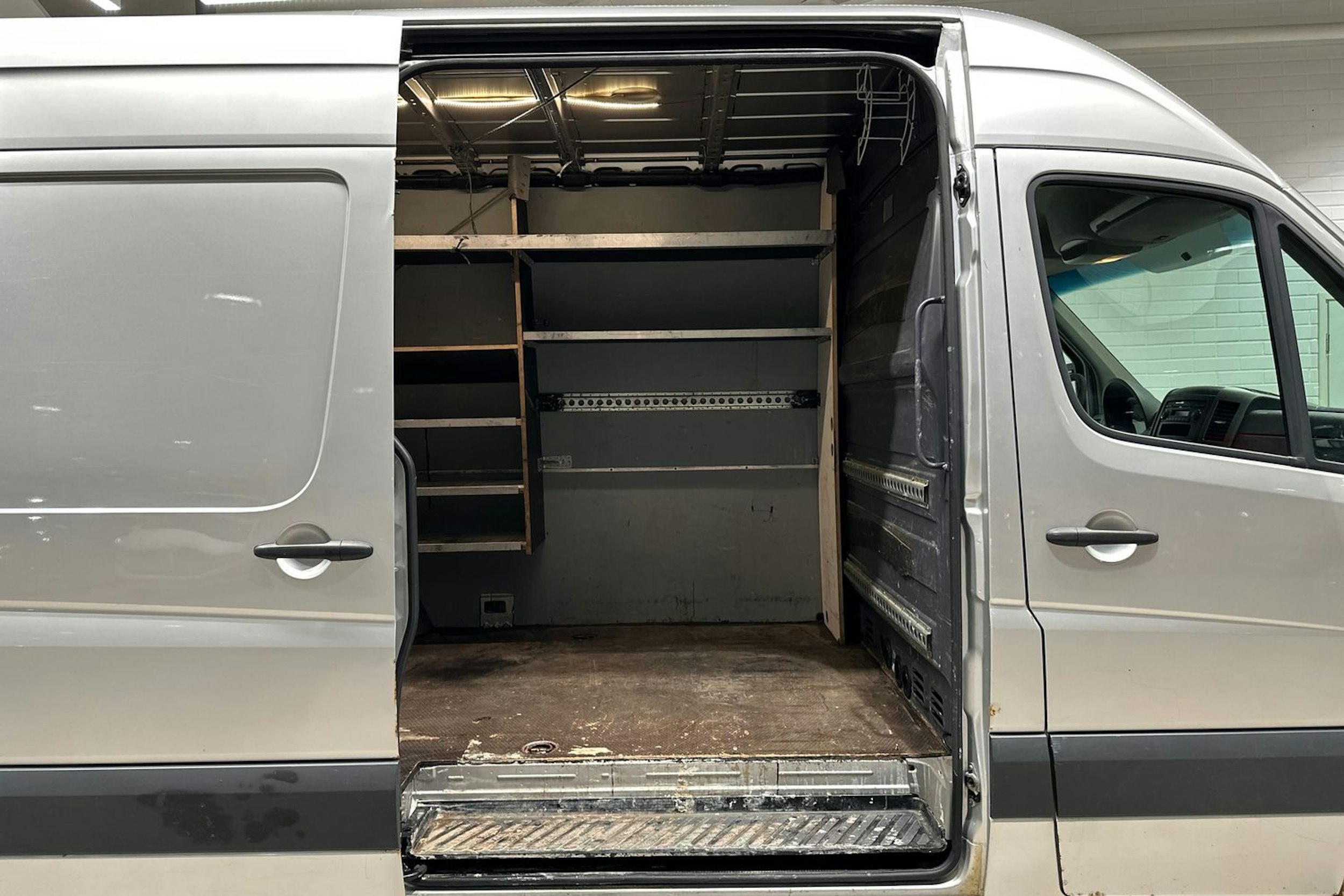 Harmaa Volkswagen CRAFTER 2010 kuva 18.