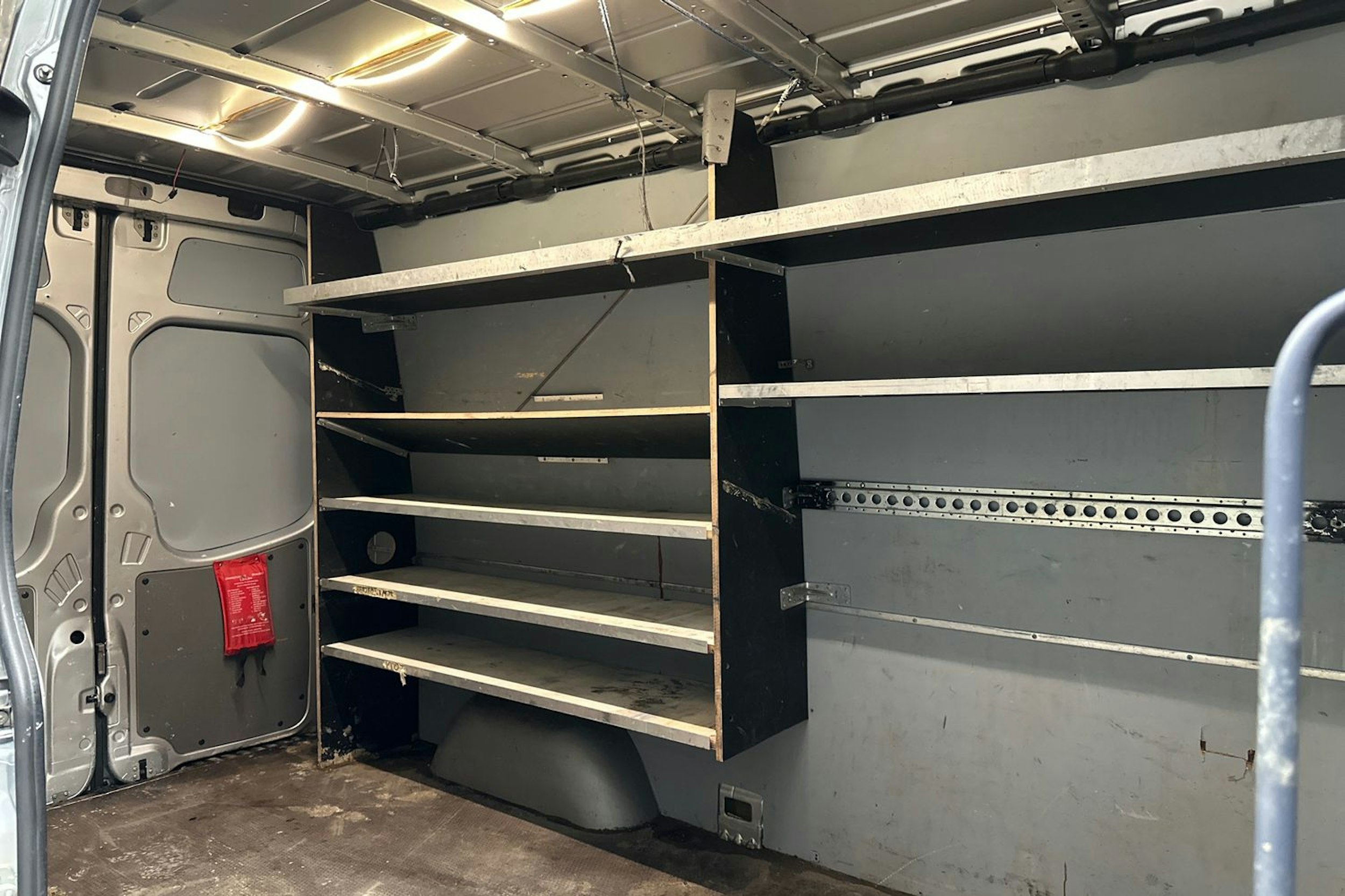 Harmaa Volkswagen CRAFTER 2010 kuva 19.