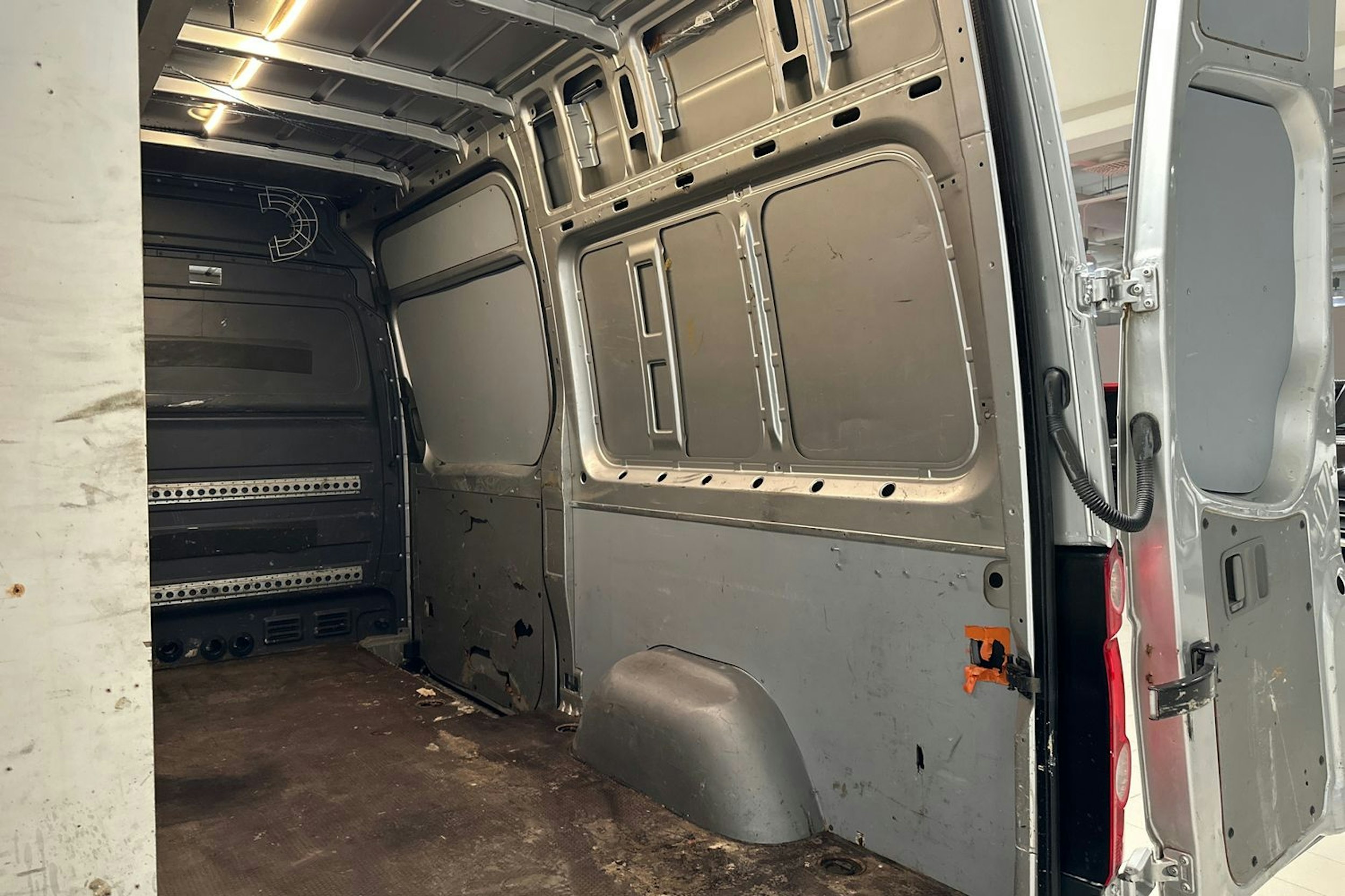 Harmaa Volkswagen CRAFTER 2010 kuva 22.