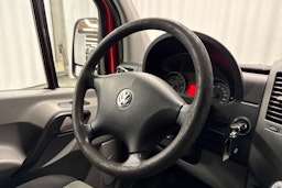 punainen Volkswagen Crafter 2010 kuva 10.