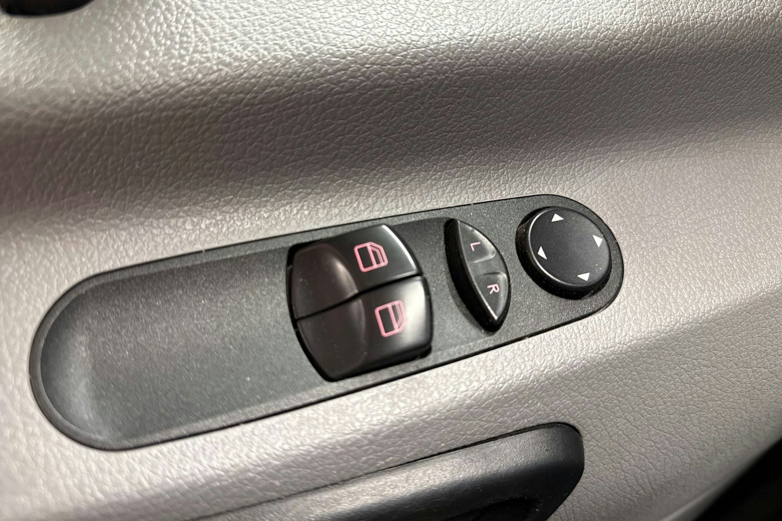 punainen Volkswagen Crafter 2010 kuva 13.