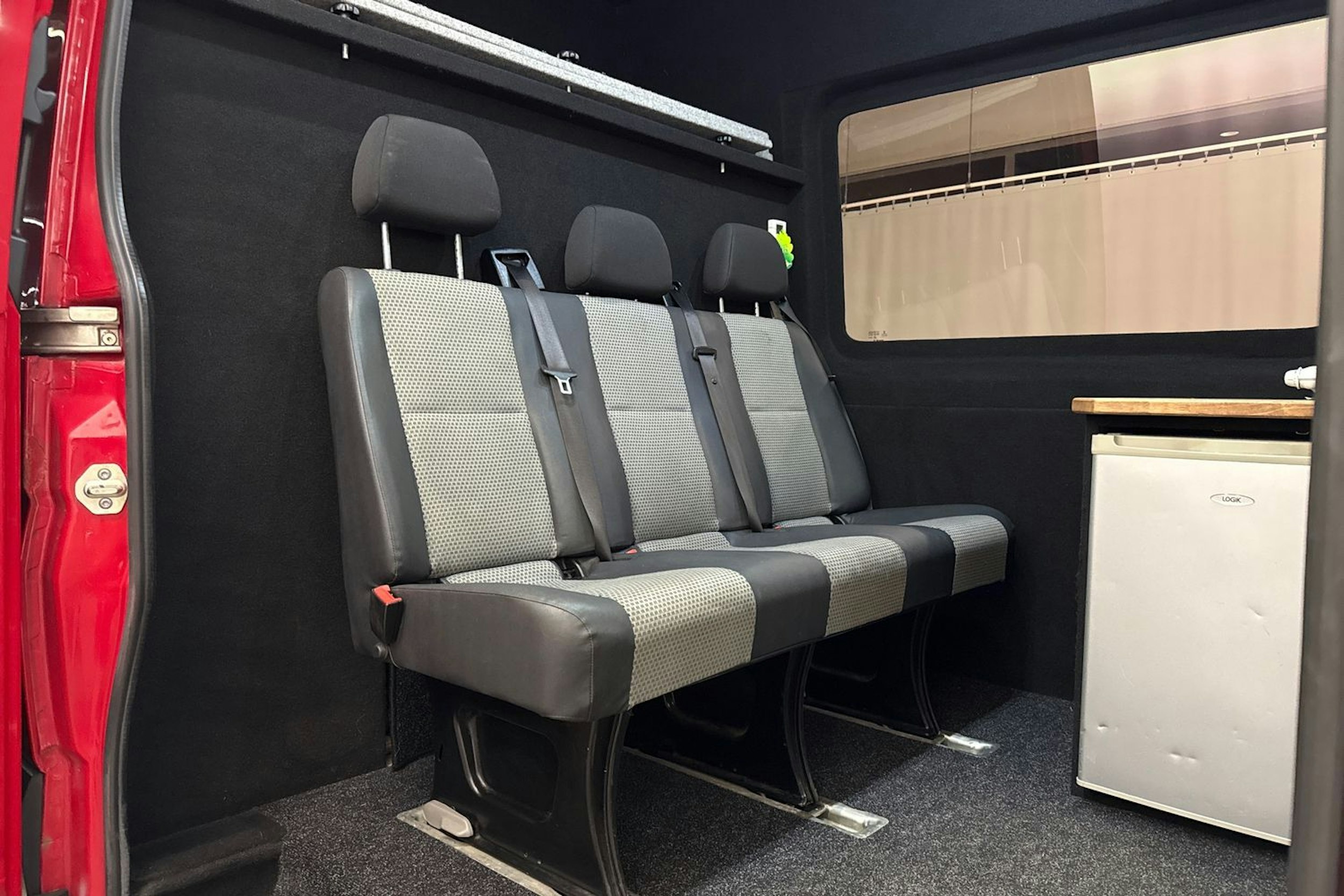 punainen Volkswagen Crafter 2010 kuva 16.