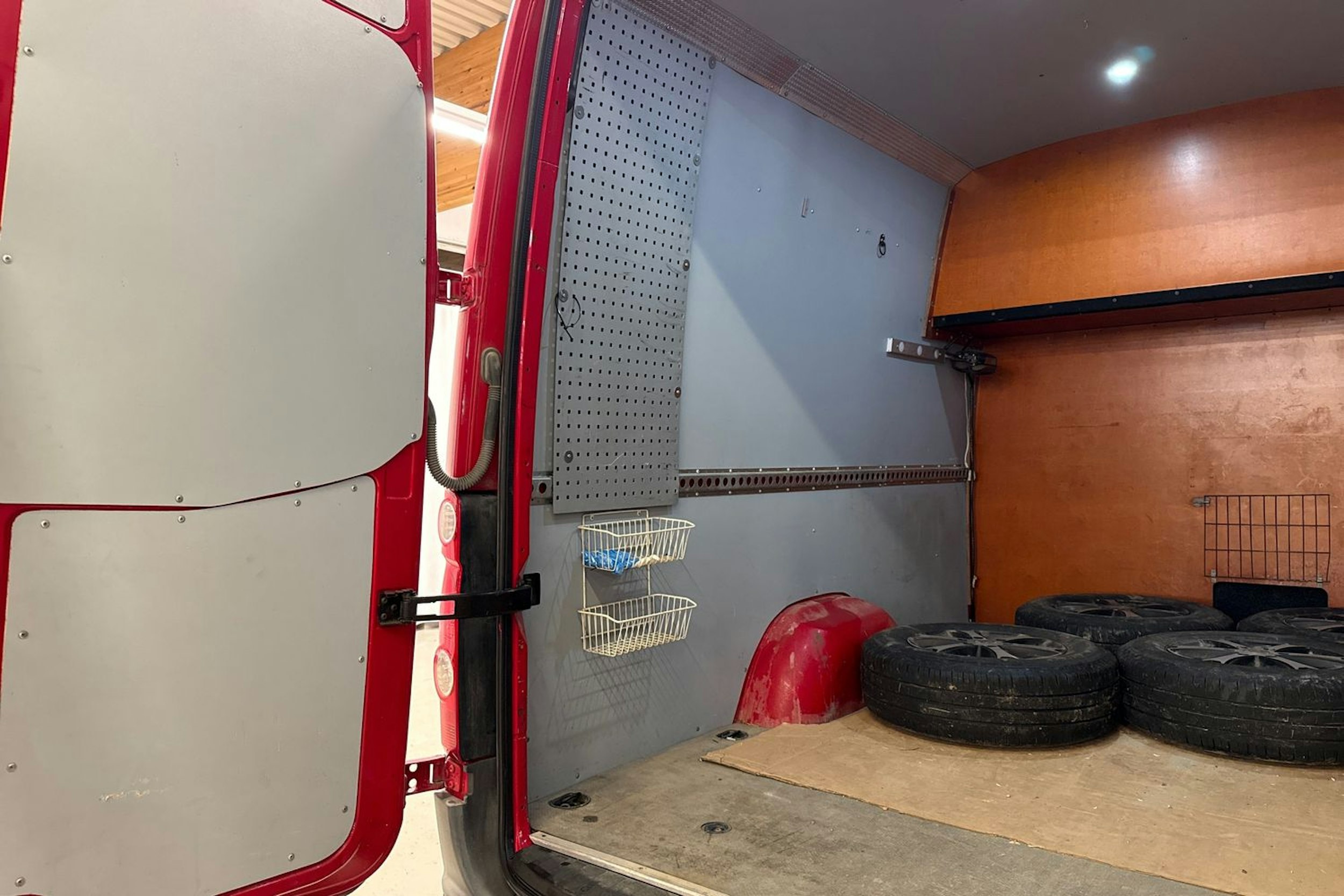 punainen Volkswagen Crafter 2010 kuva 22.