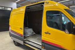keltainen Volkswagen Crafter 2011 kuva 13.