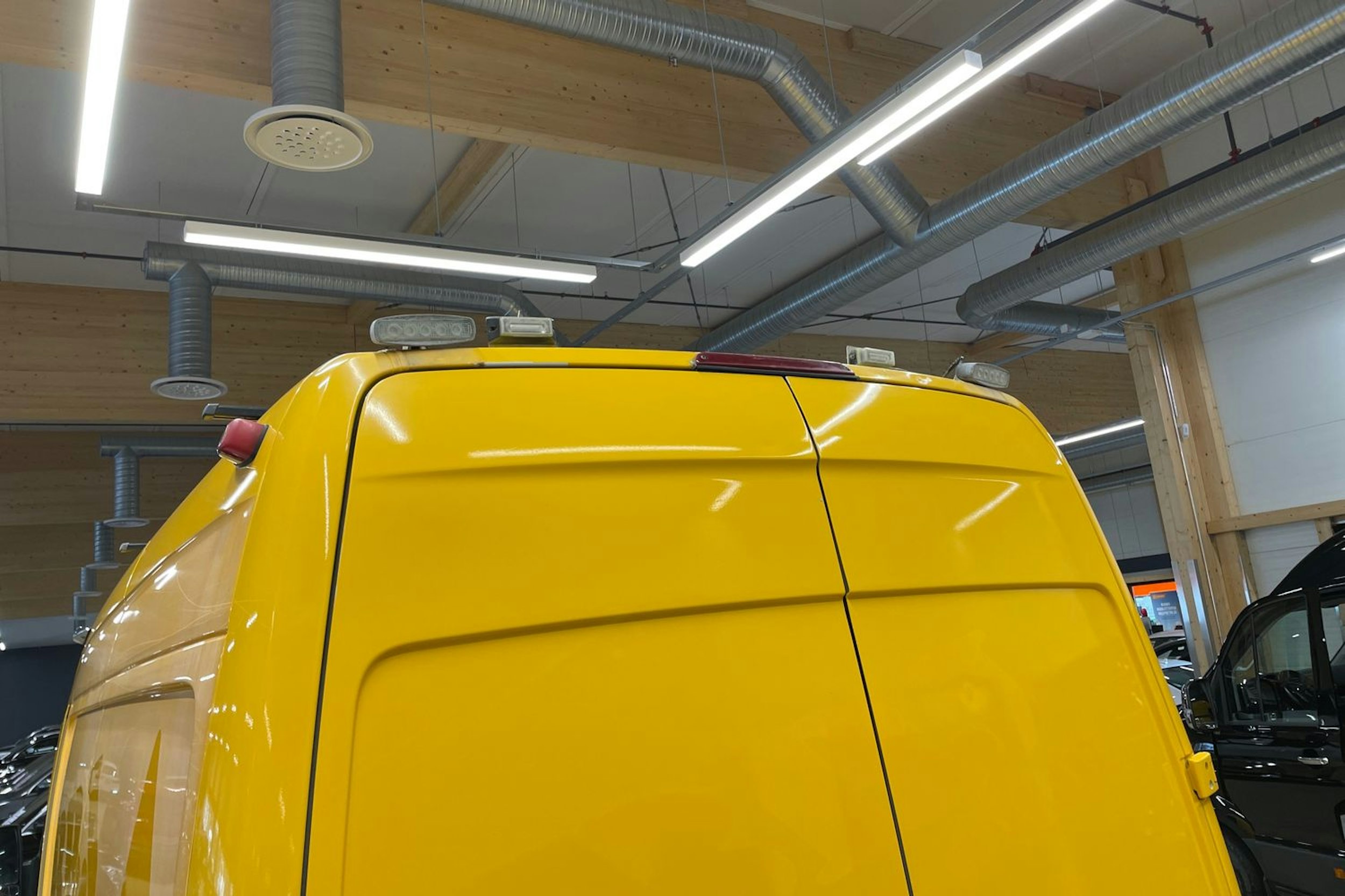 keltainen Volkswagen Crafter 2011 kuva 17.