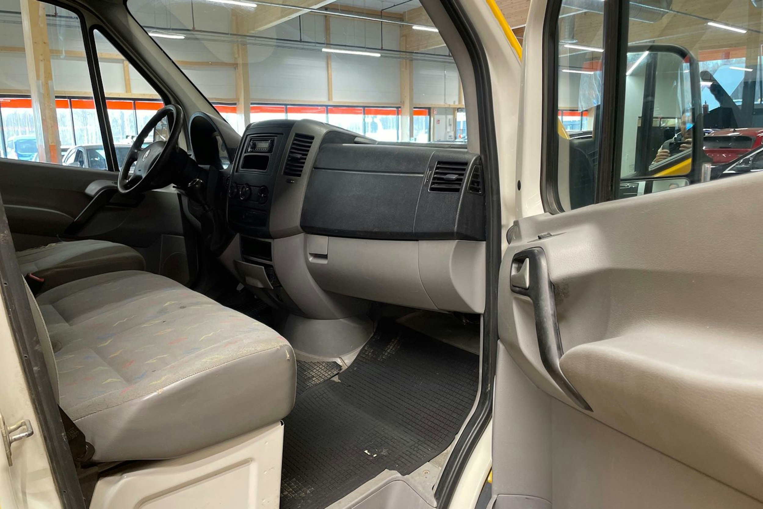 keltainen Volkswagen Crafter 2011 kuva 18.