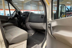 keltainen Volkswagen Crafter 2011 kuva 18.