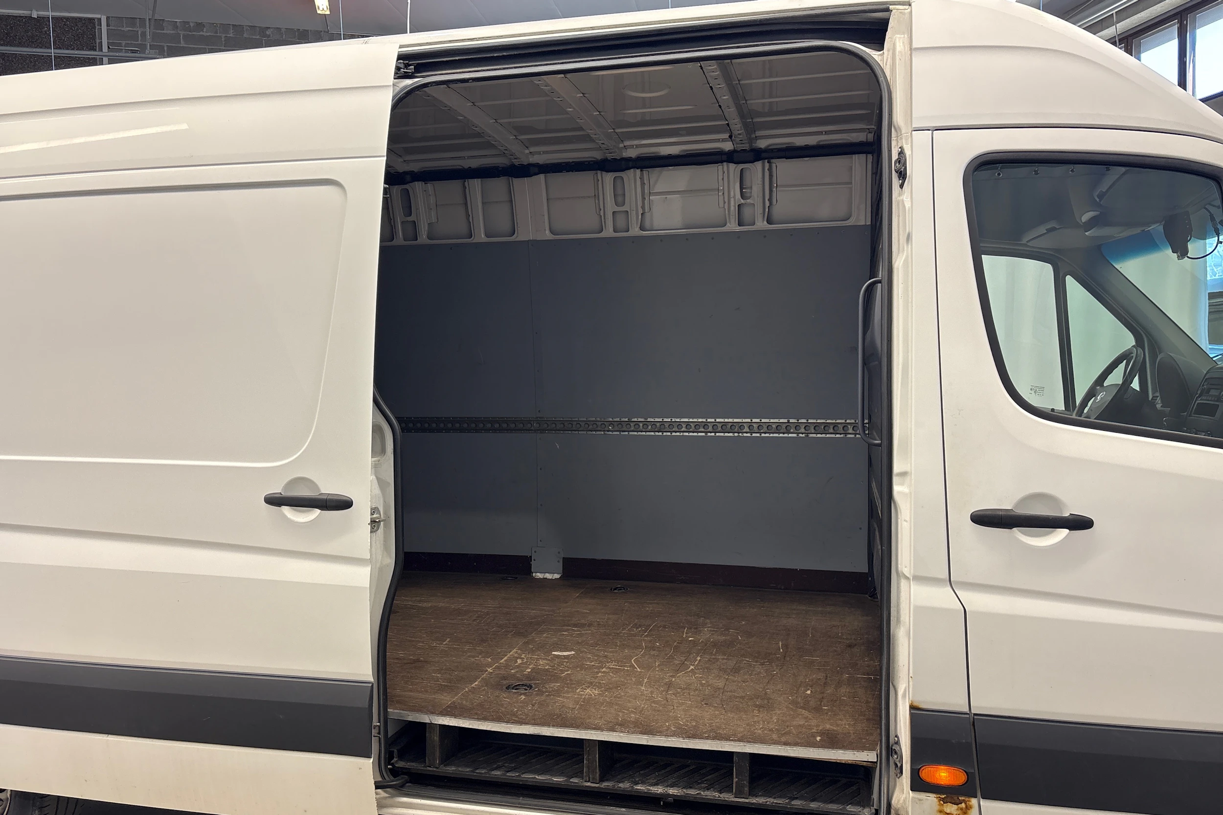 valkoinen Volkswagen Crafter 2011 kuva 11.