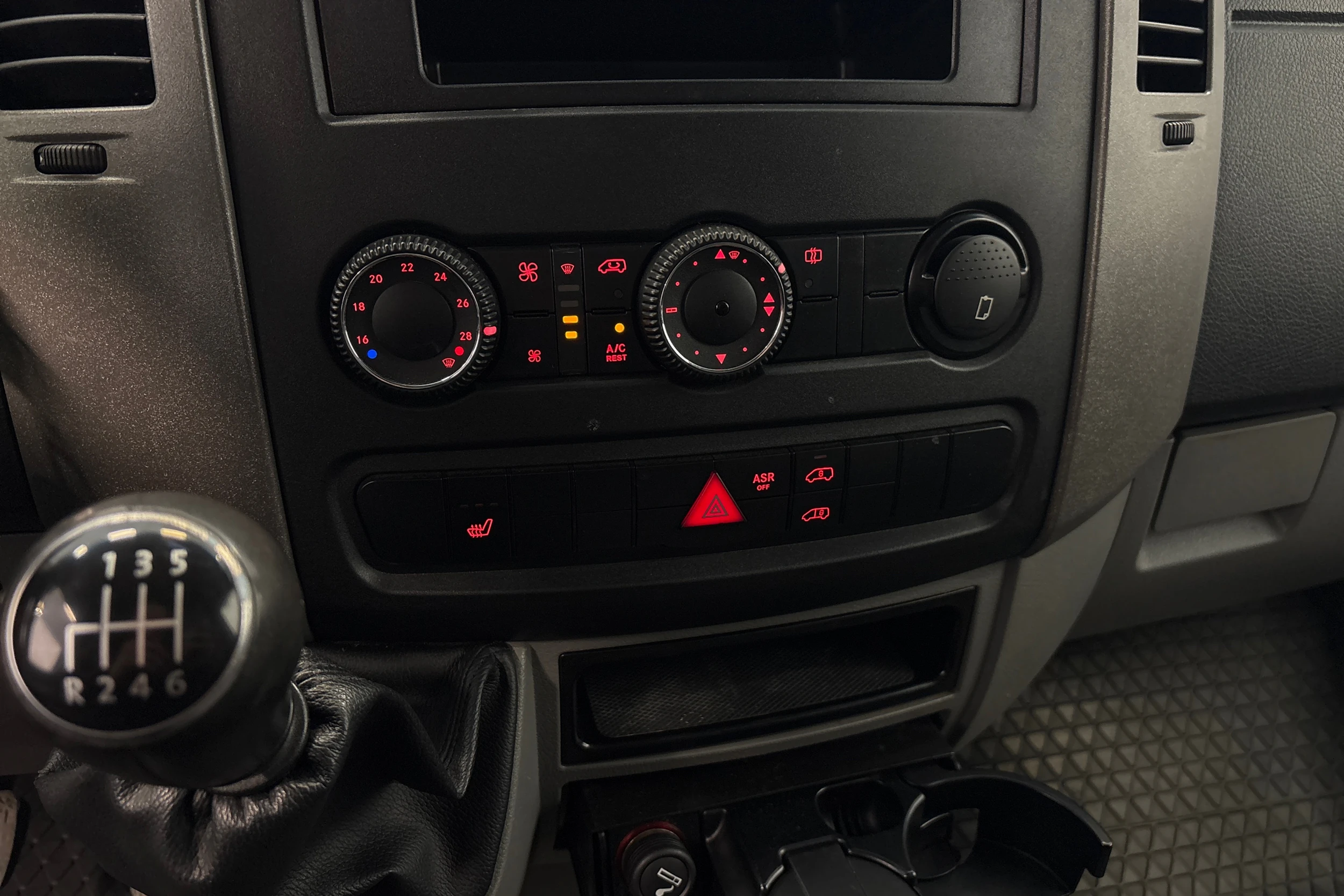 valkoinen Volkswagen Crafter 2011 kuva 18.
