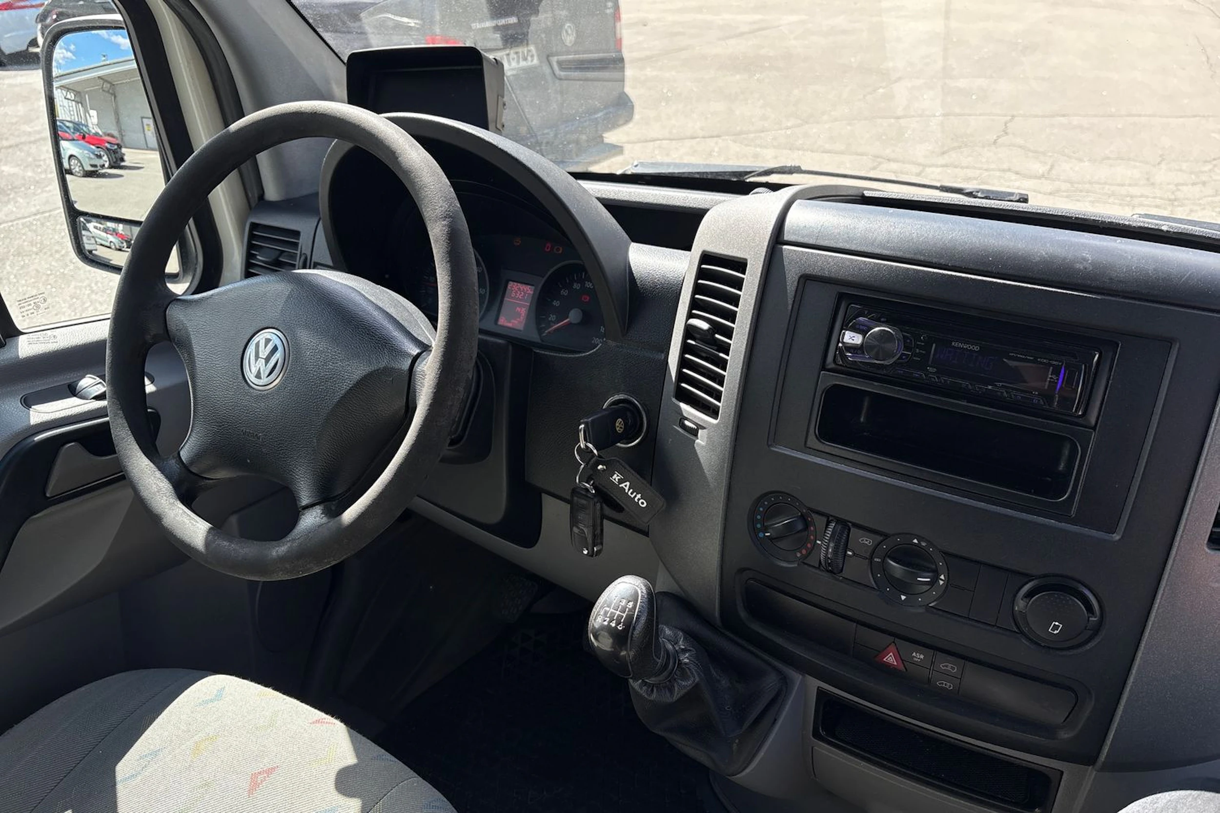 Valkoinen Volkswagen CRAFTER 2011 kuva 15.