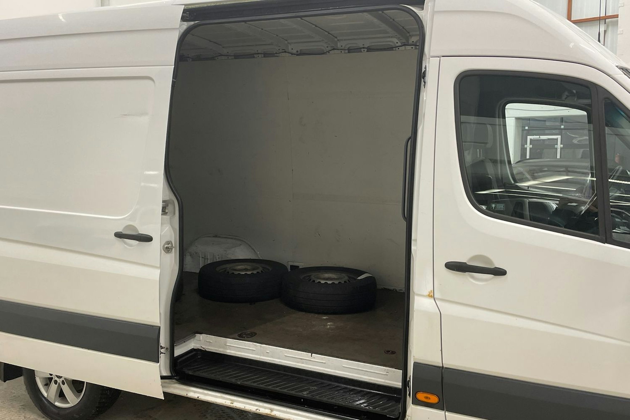 valkoinen Volkswagen Crafter 2011 kuva 11.