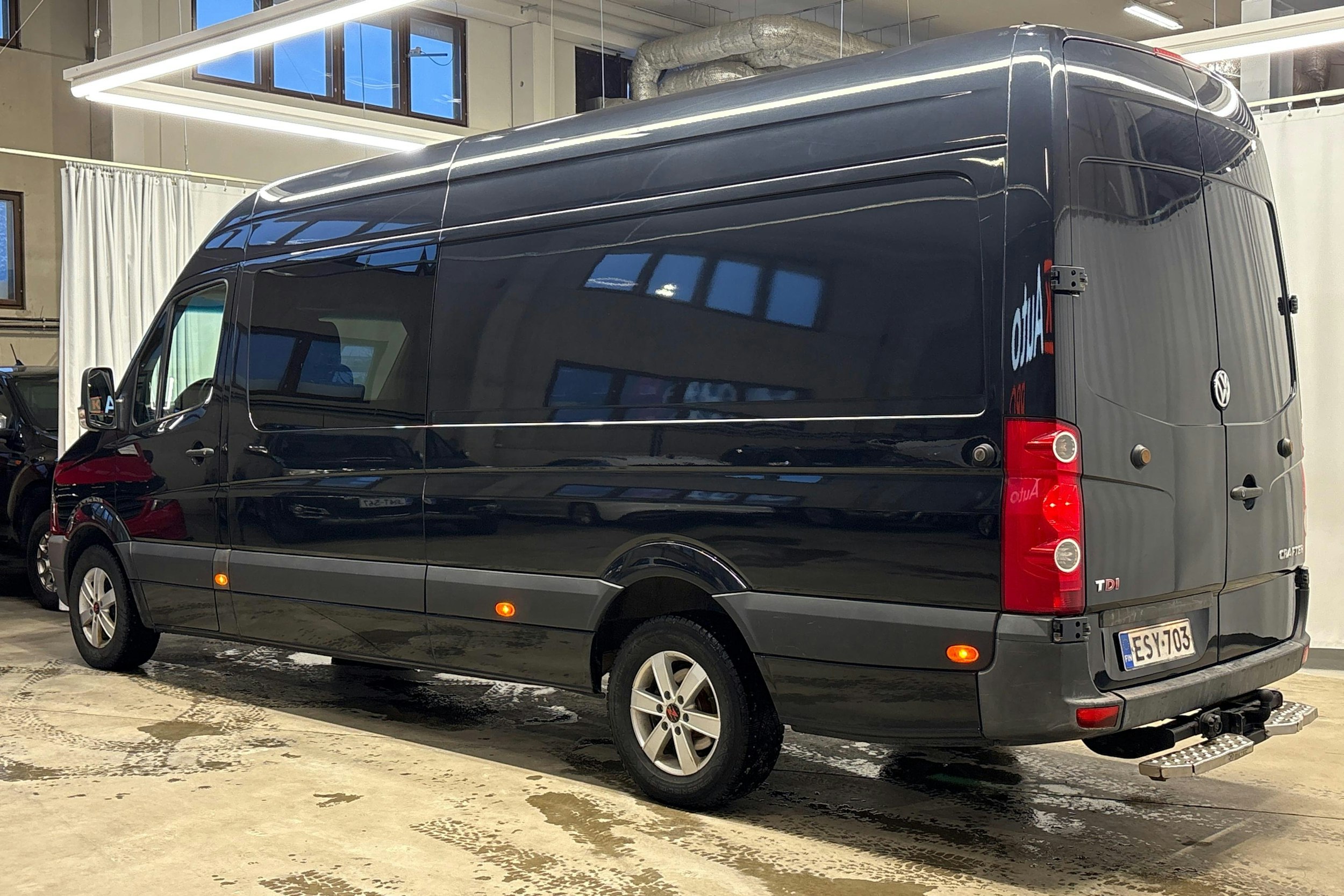 musta Volkswagen Crafter 2012 kuva 9.
