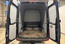 musta Volkswagen Crafter 2012 kuva 11.