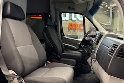 musta Volkswagen Crafter 2012 kuva 13.