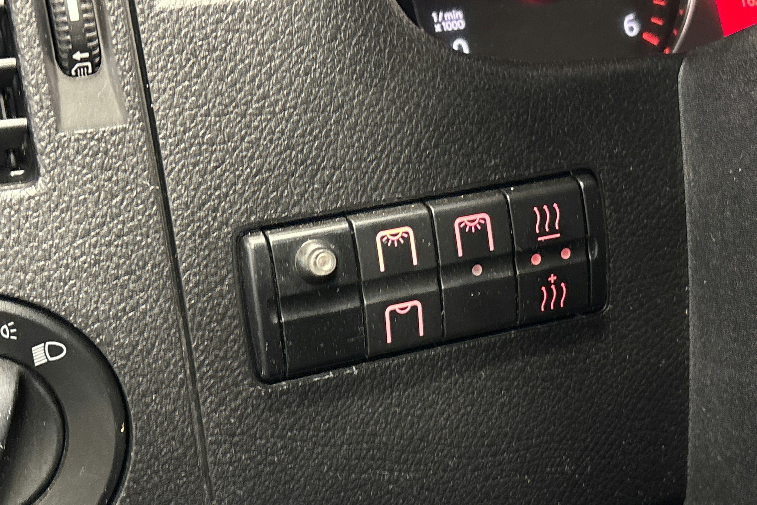 musta Volkswagen Crafter 2012 kuva 17.