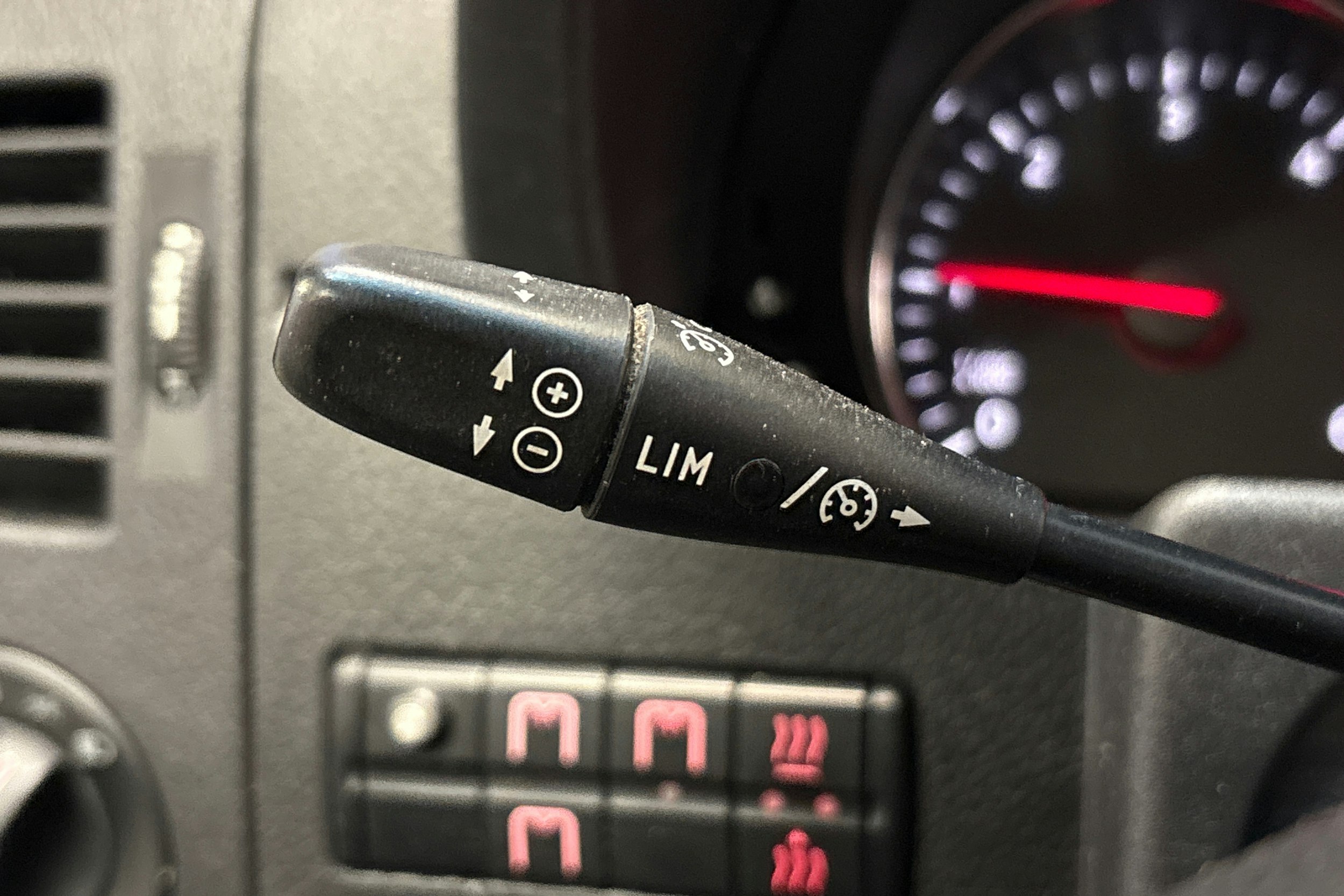 musta Volkswagen Crafter 2012 kuva 18.