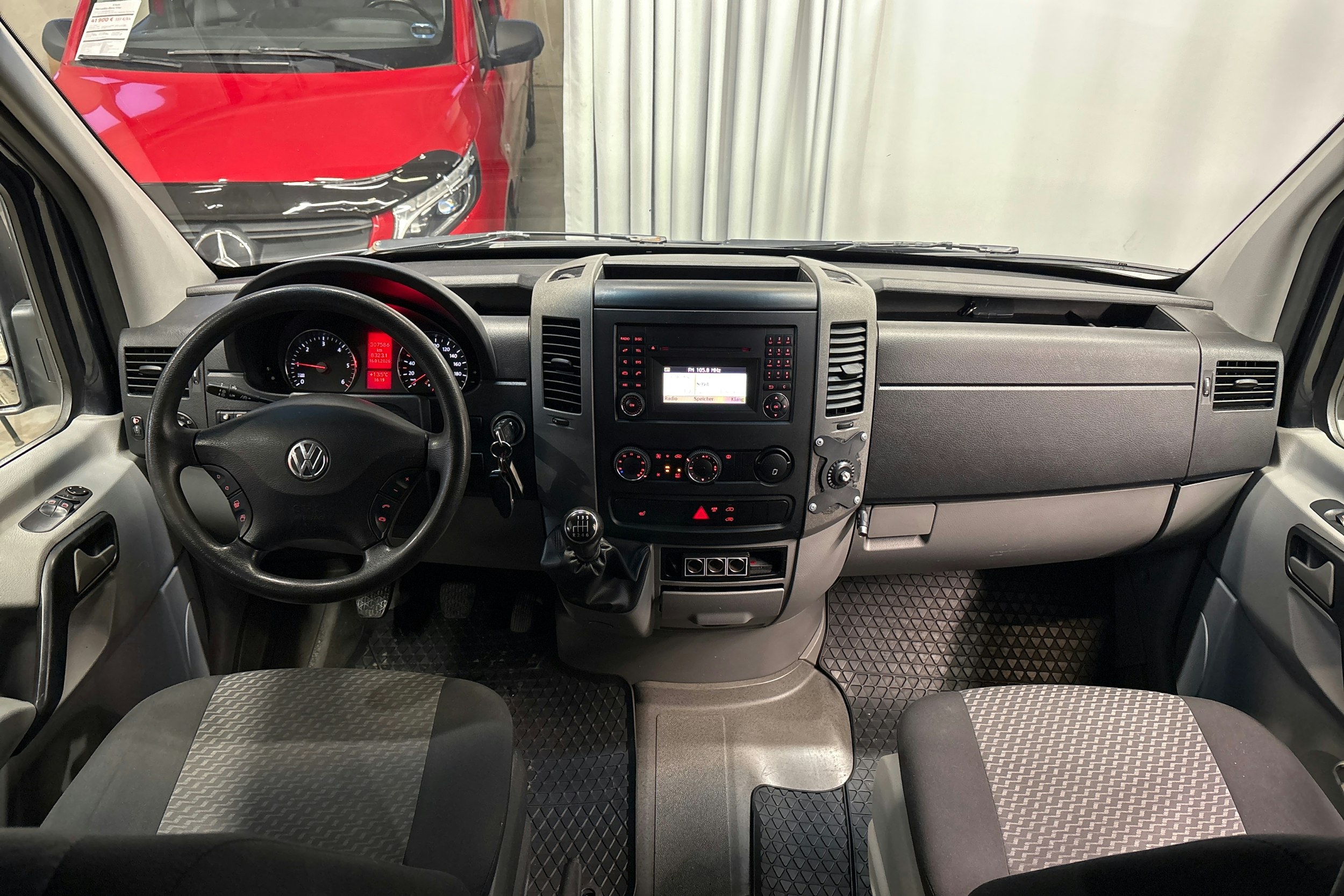 musta Volkswagen Crafter 2012 kuva 19.