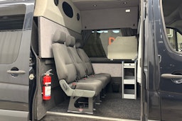 musta Volkswagen Crafter 2012 kuva 20.