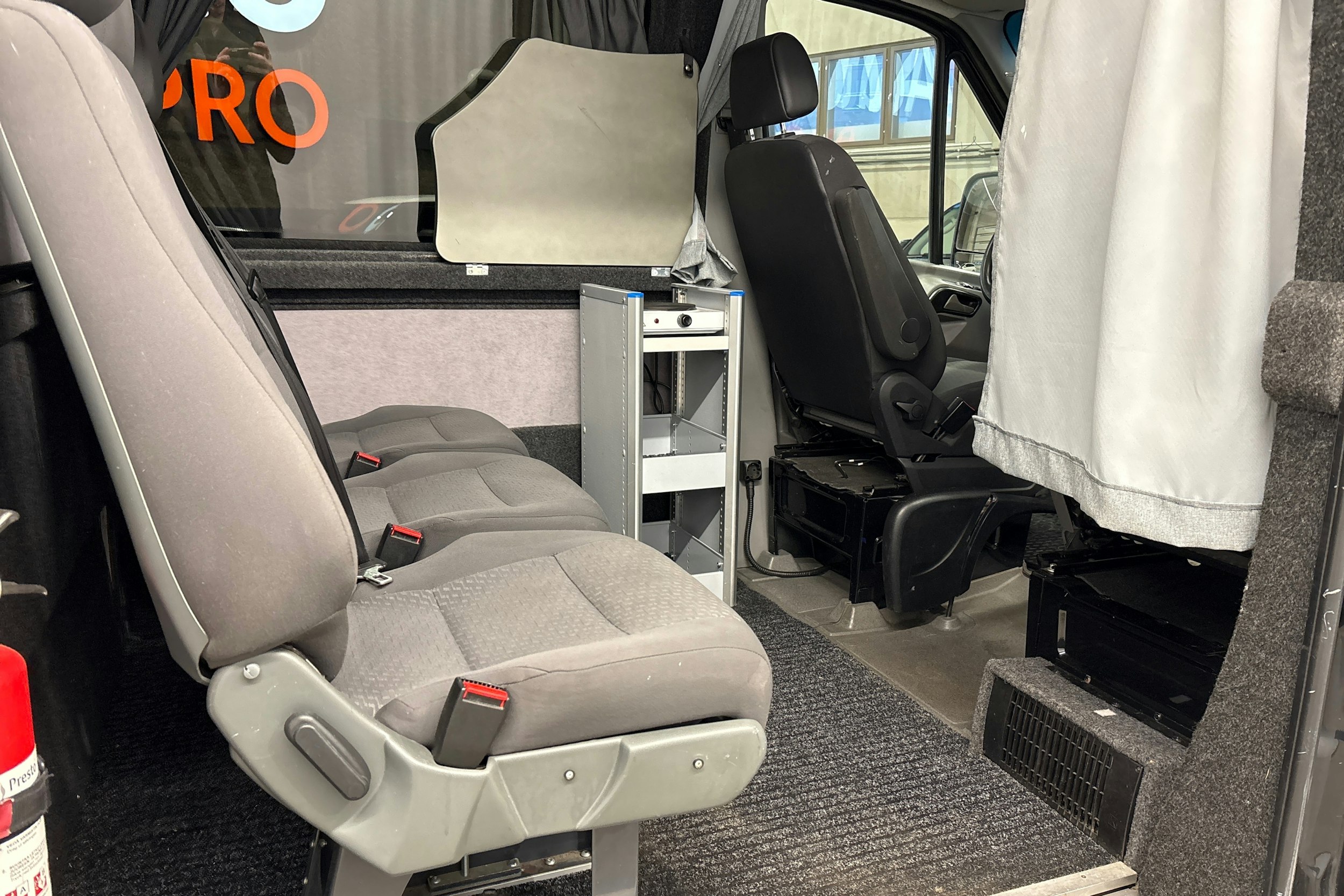 musta Volkswagen Crafter 2012 kuva 21.