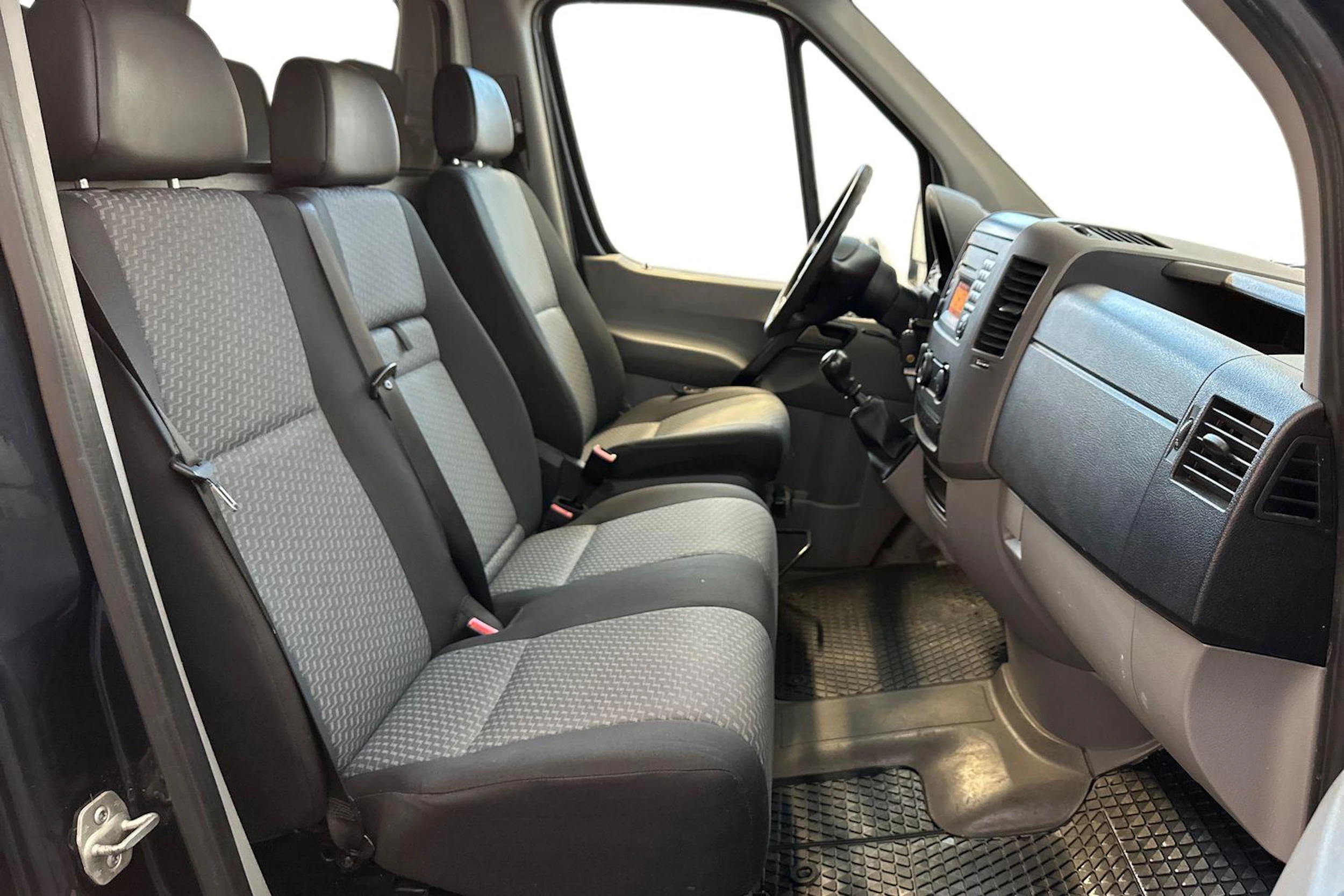 musta Volkswagen Crafter 2012 kuva 11.