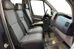 musta Volkswagen Crafter 2012 kuva 11.