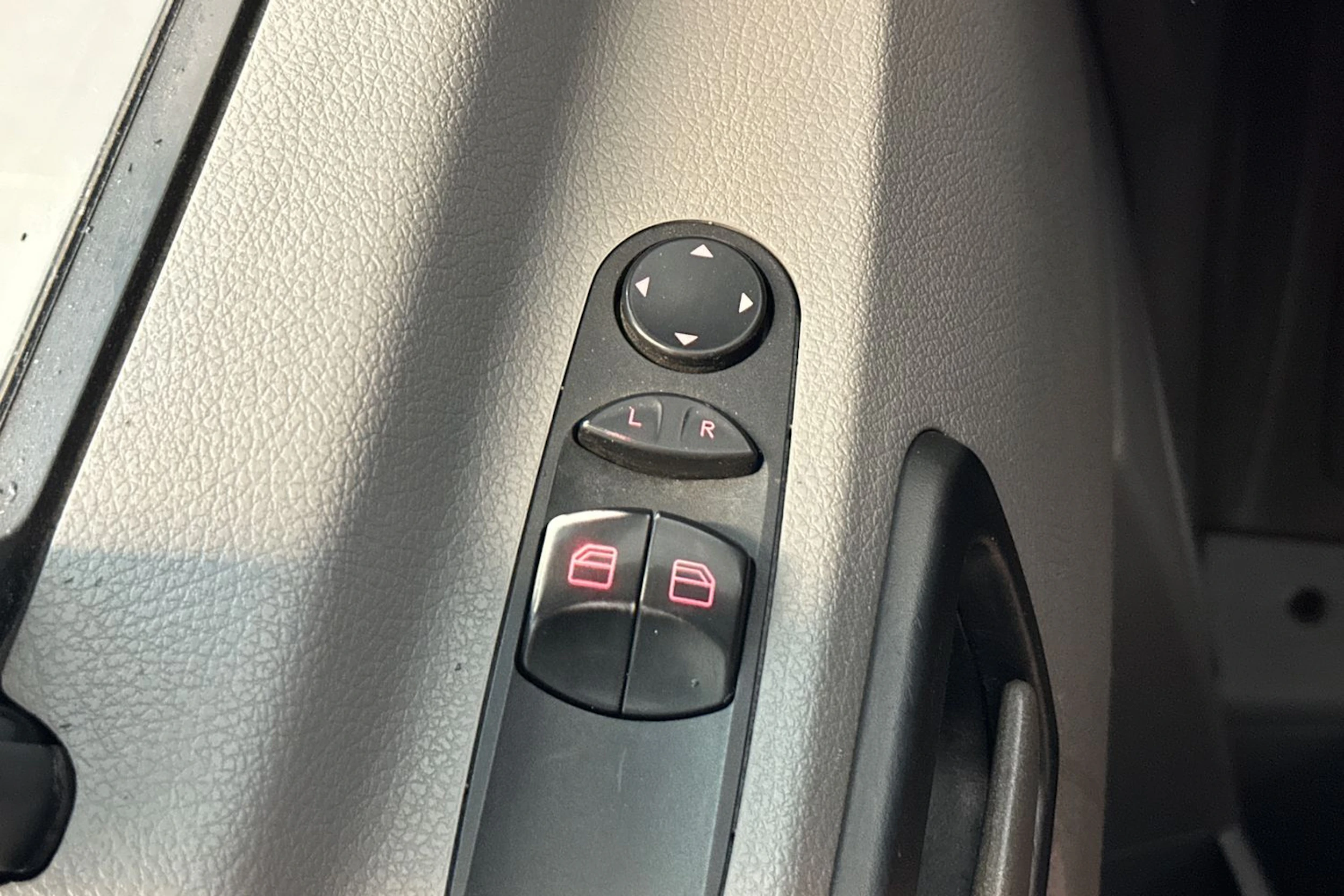 musta Volkswagen Crafter 2012 kuva 15.