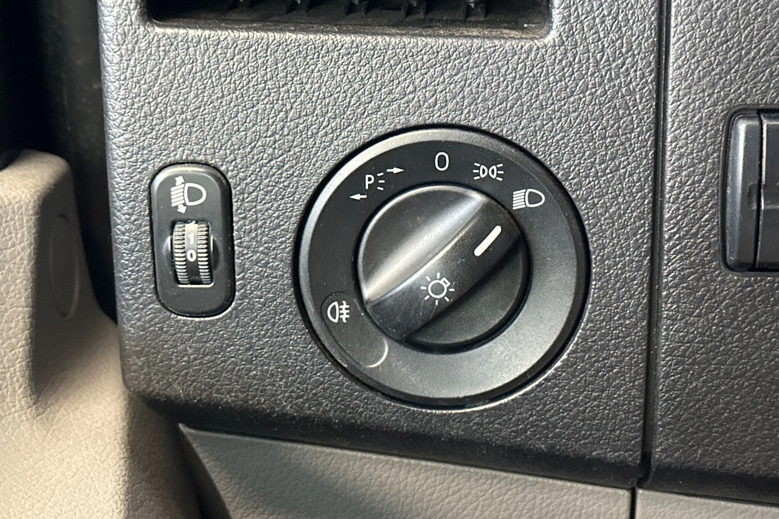 musta Volkswagen Crafter 2012 kuva 16.