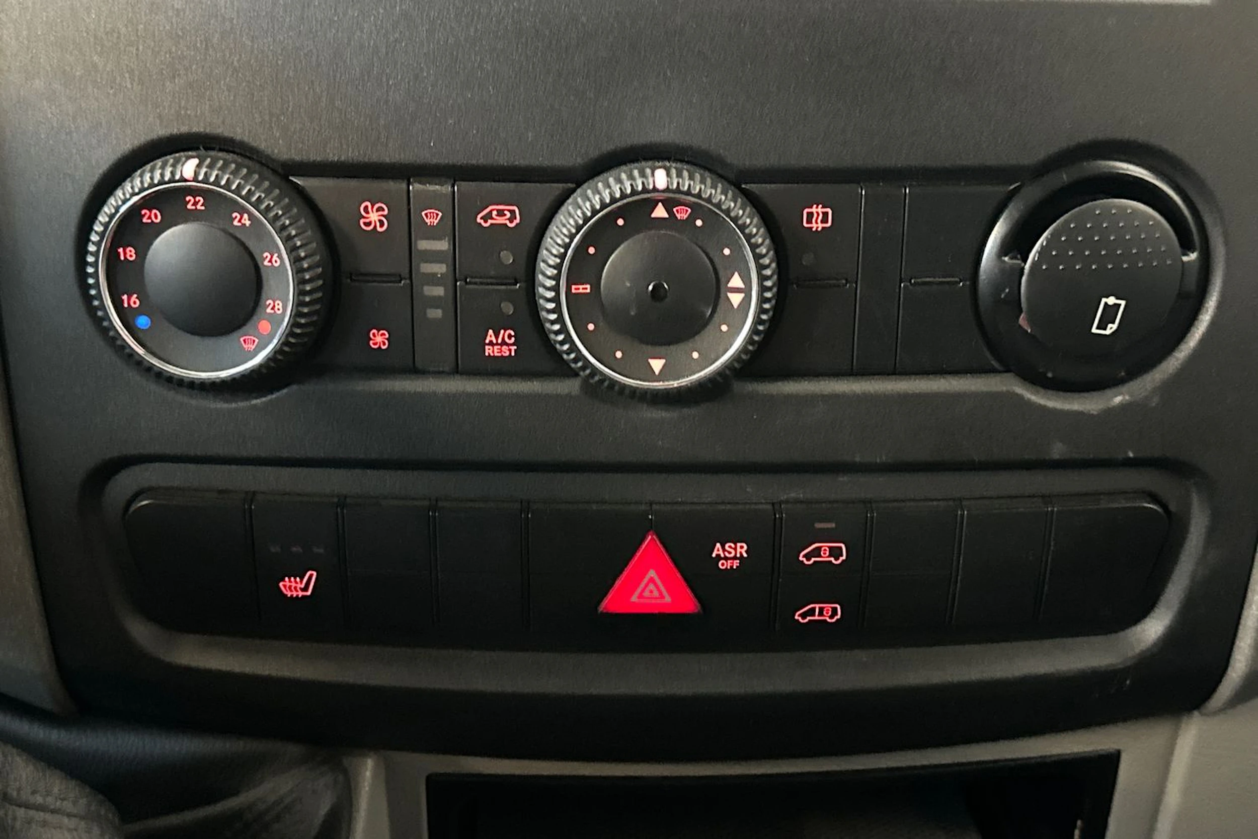 musta Volkswagen Crafter 2012 kuva 22.