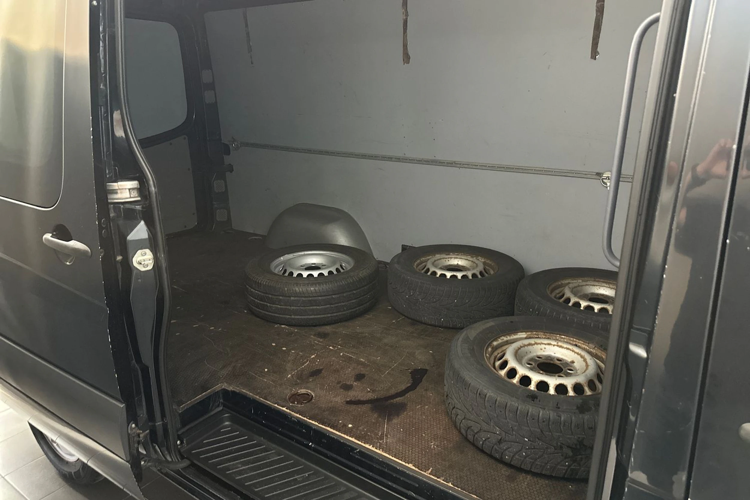 musta Volkswagen Crafter 2012 kuva 23.