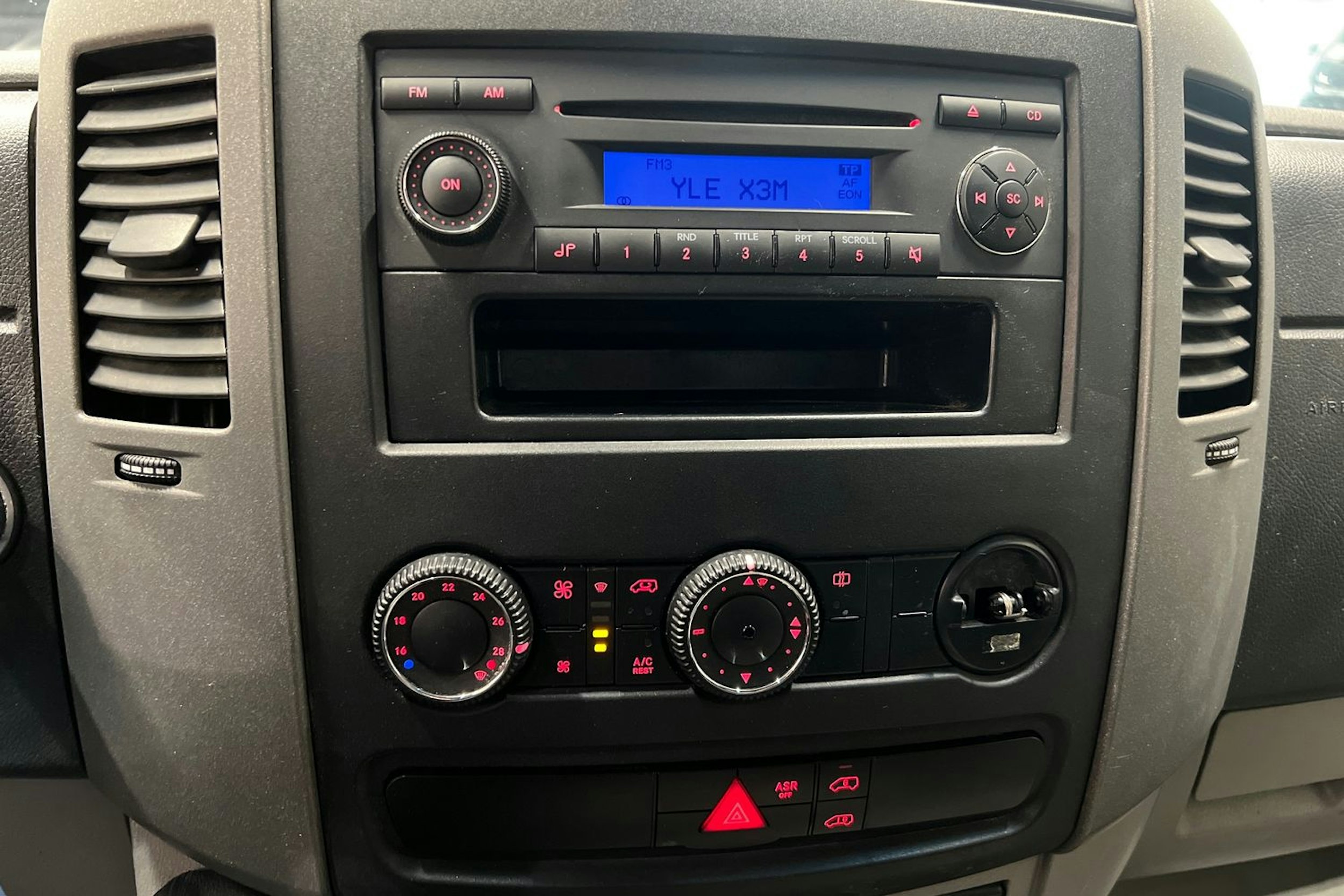 valkoinen Volkswagen Crafter 2012 kuva 11.