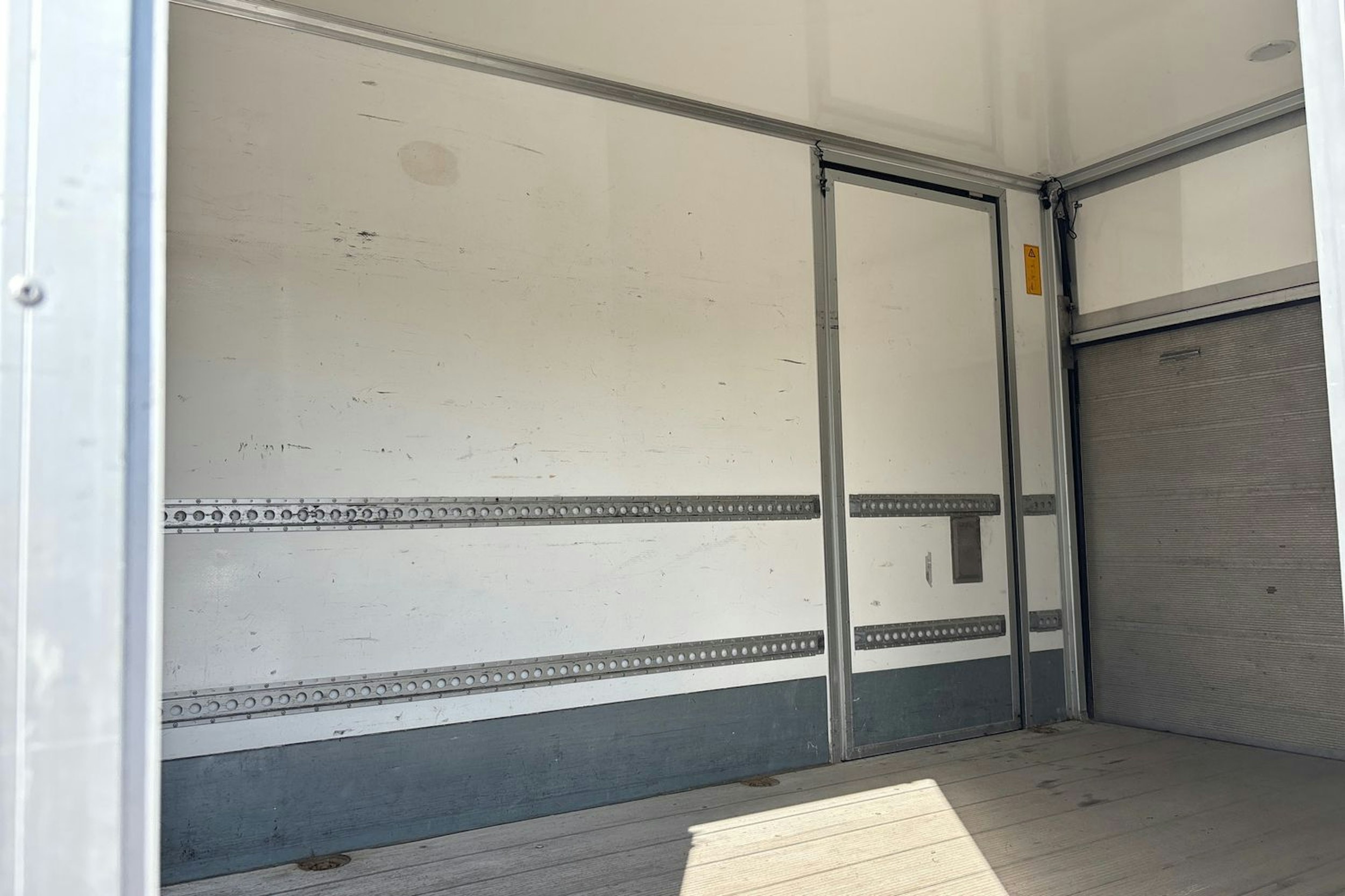 Valkoinen Volkswagen CRAFTER 2012 kuva 16.