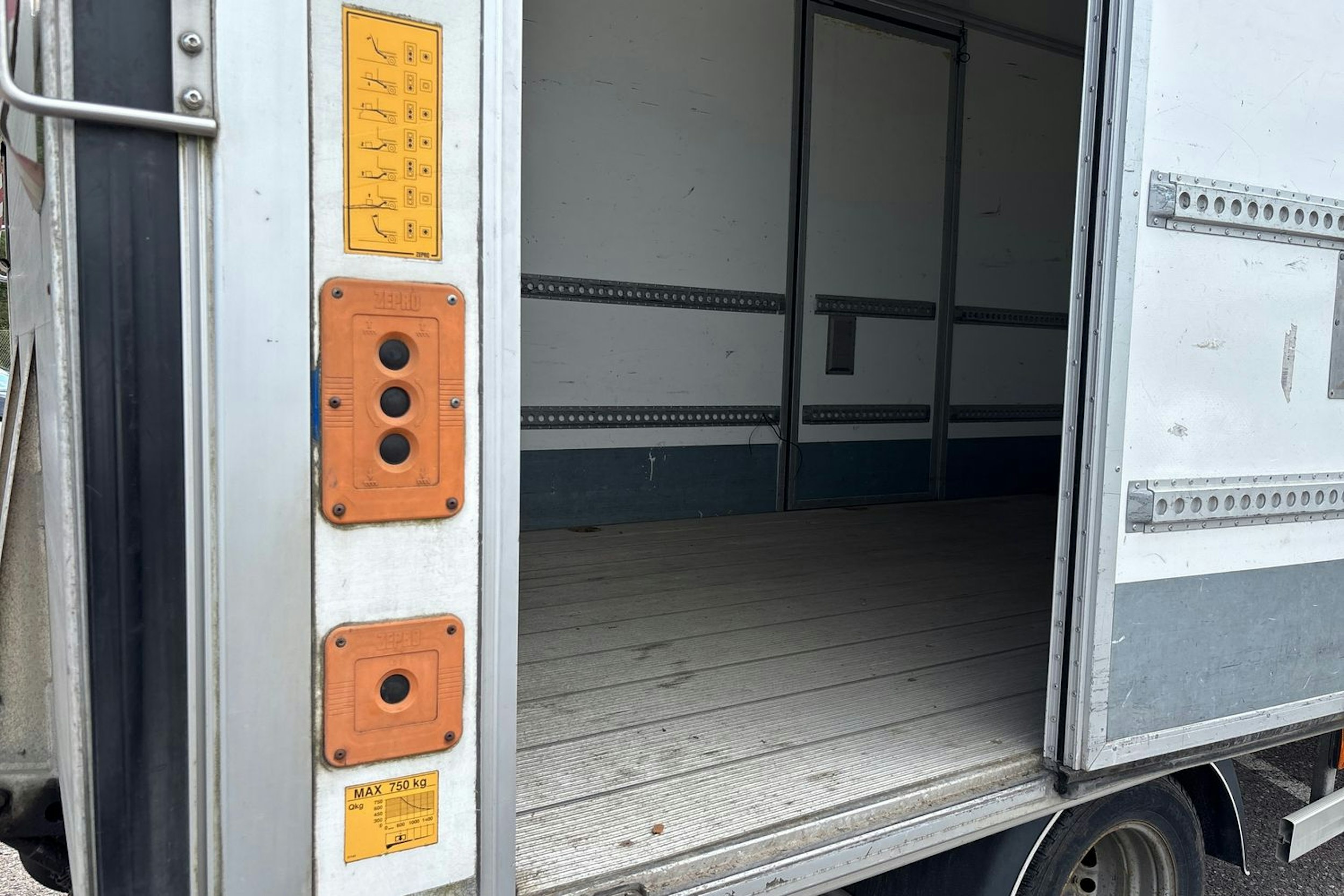 Valkoinen Volkswagen CRAFTER 2012 kuva 18.