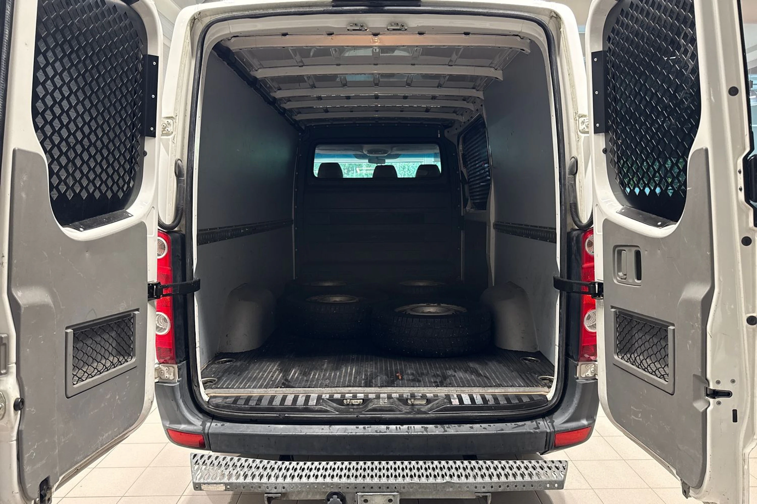 Valkoinen Volkswagen CRAFTER 2013 kuva 12.