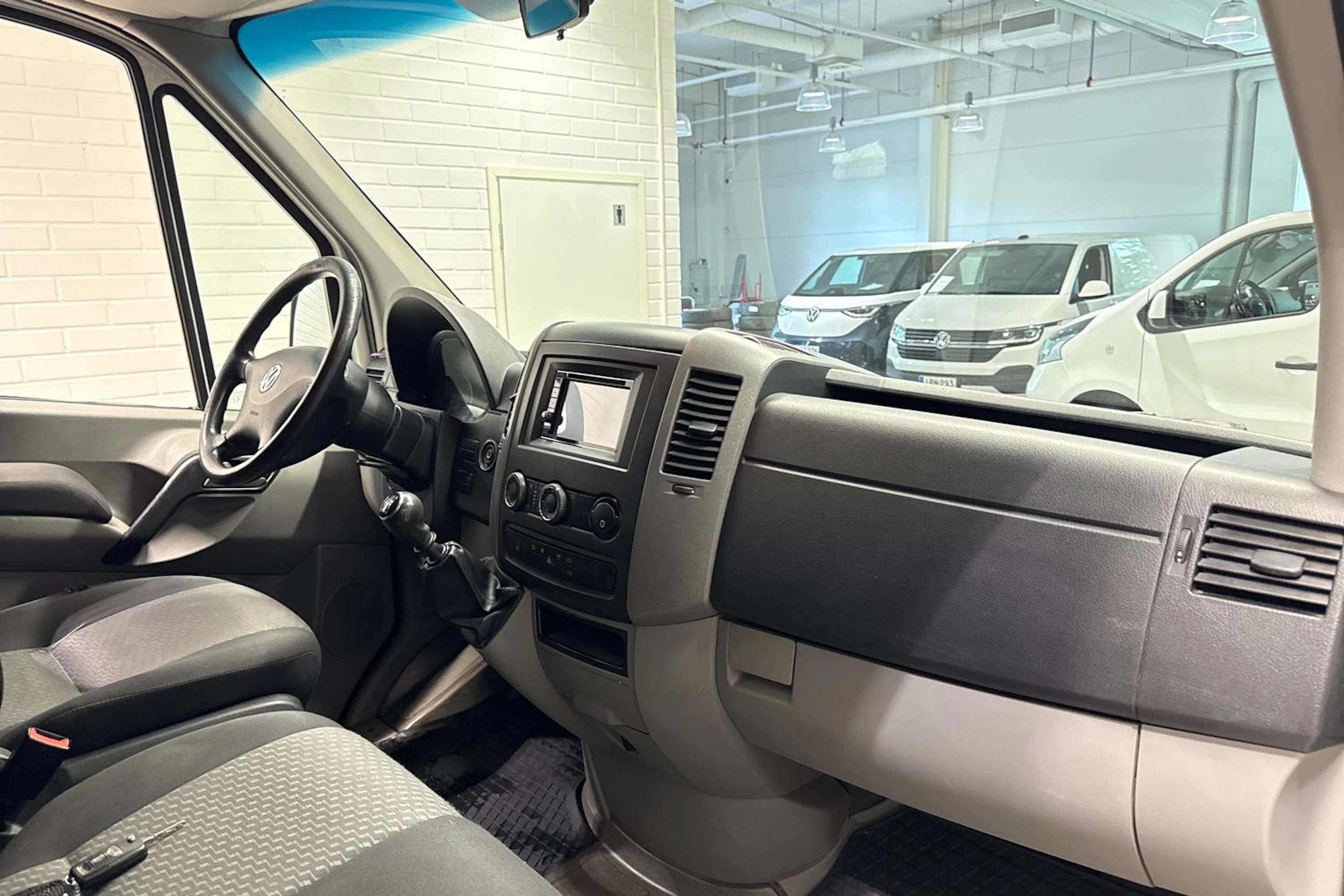 Valkoinen Volkswagen CRAFTER 2013 kuva 14.