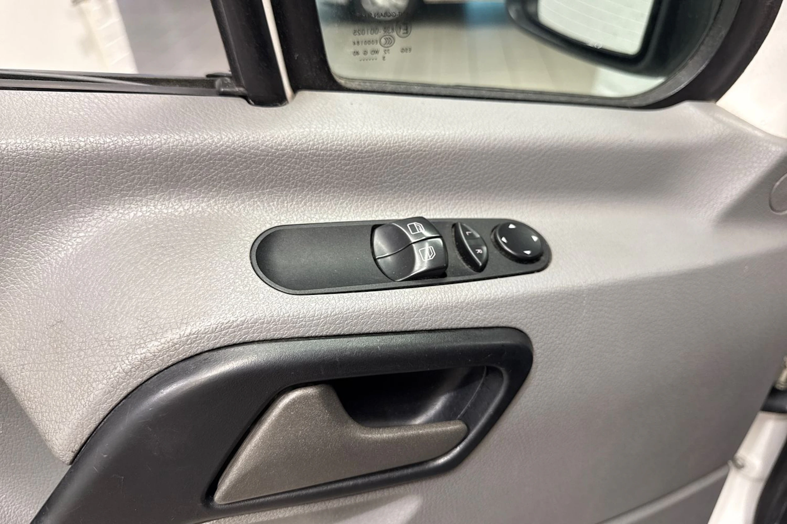 Valkoinen Volkswagen CRAFTER 2013 kuva 16.