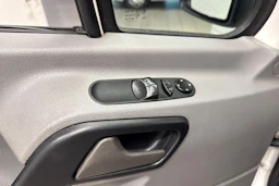 Valkoinen Volkswagen CRAFTER 2013 kuva 16.