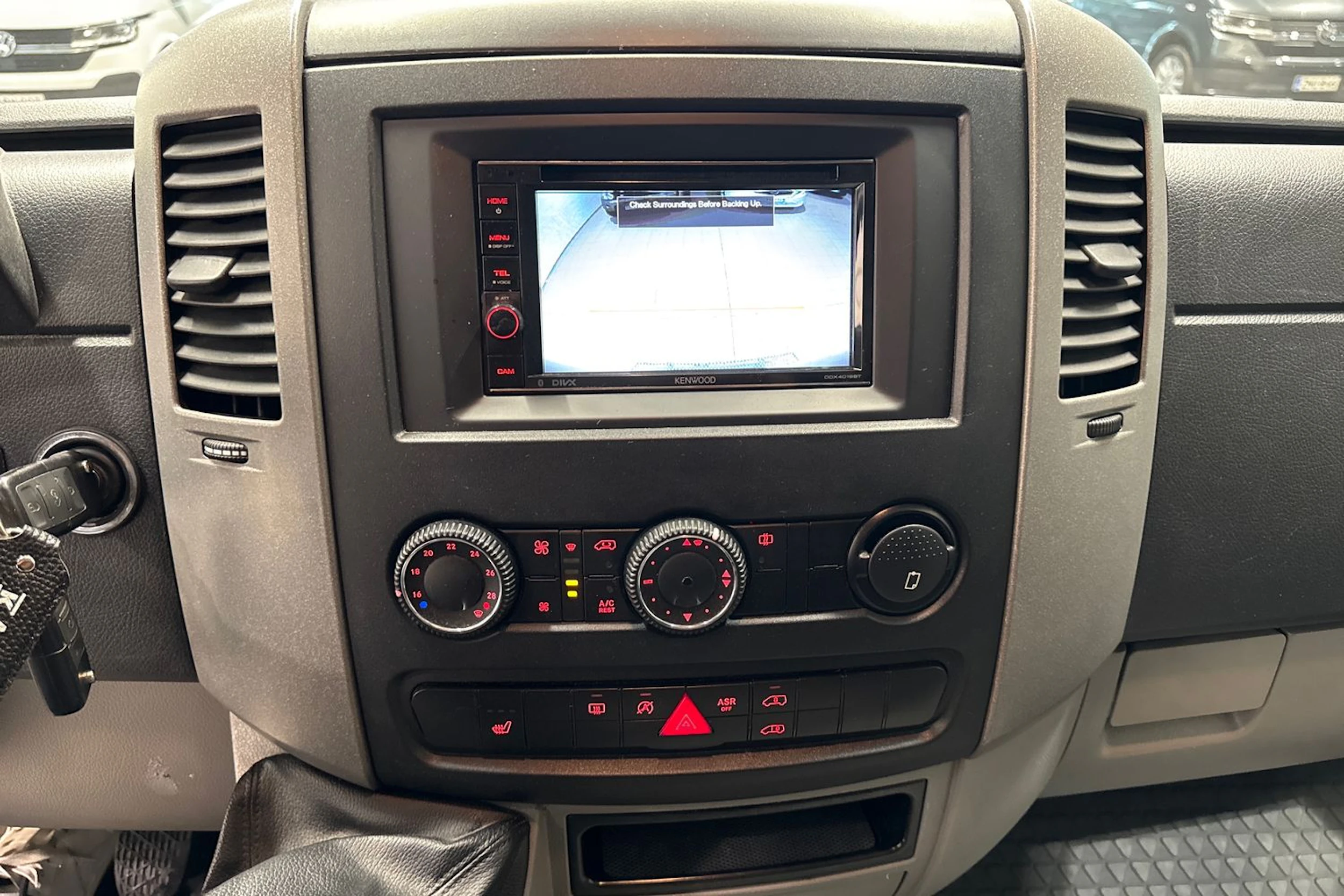 Valkoinen Volkswagen CRAFTER 2013 kuva 17.
