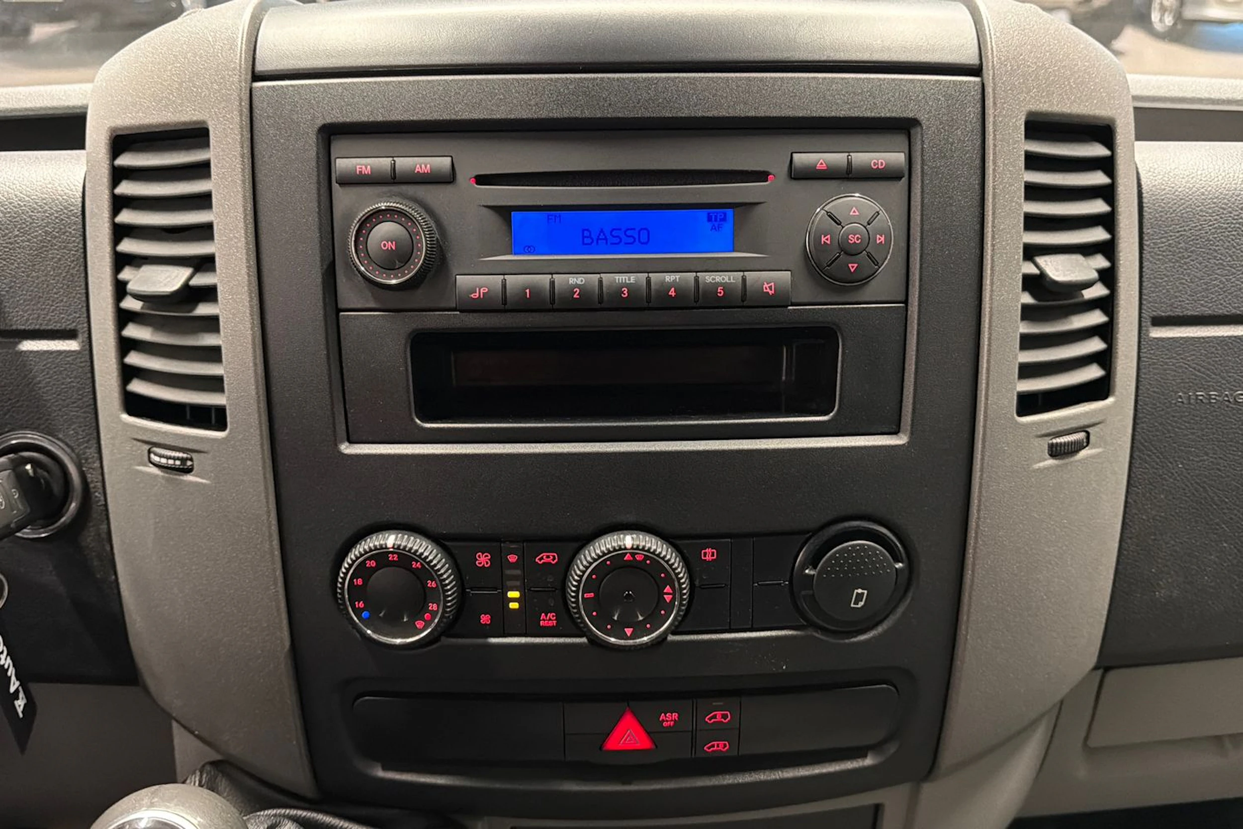 valkoinen Volkswagen Crafter 2013 kuva 15.