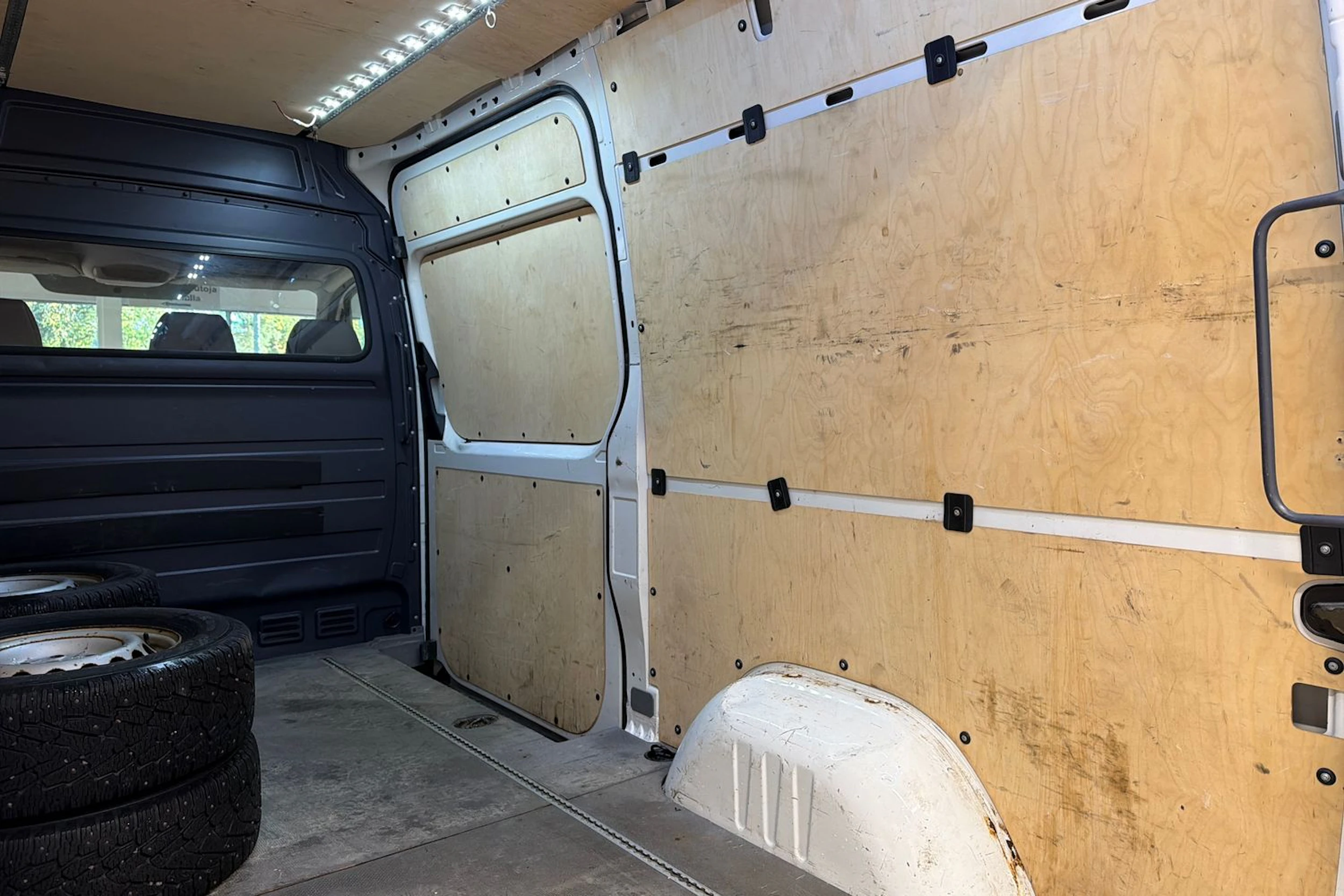 valkoinen Volkswagen Crafter 2013 kuva 27.