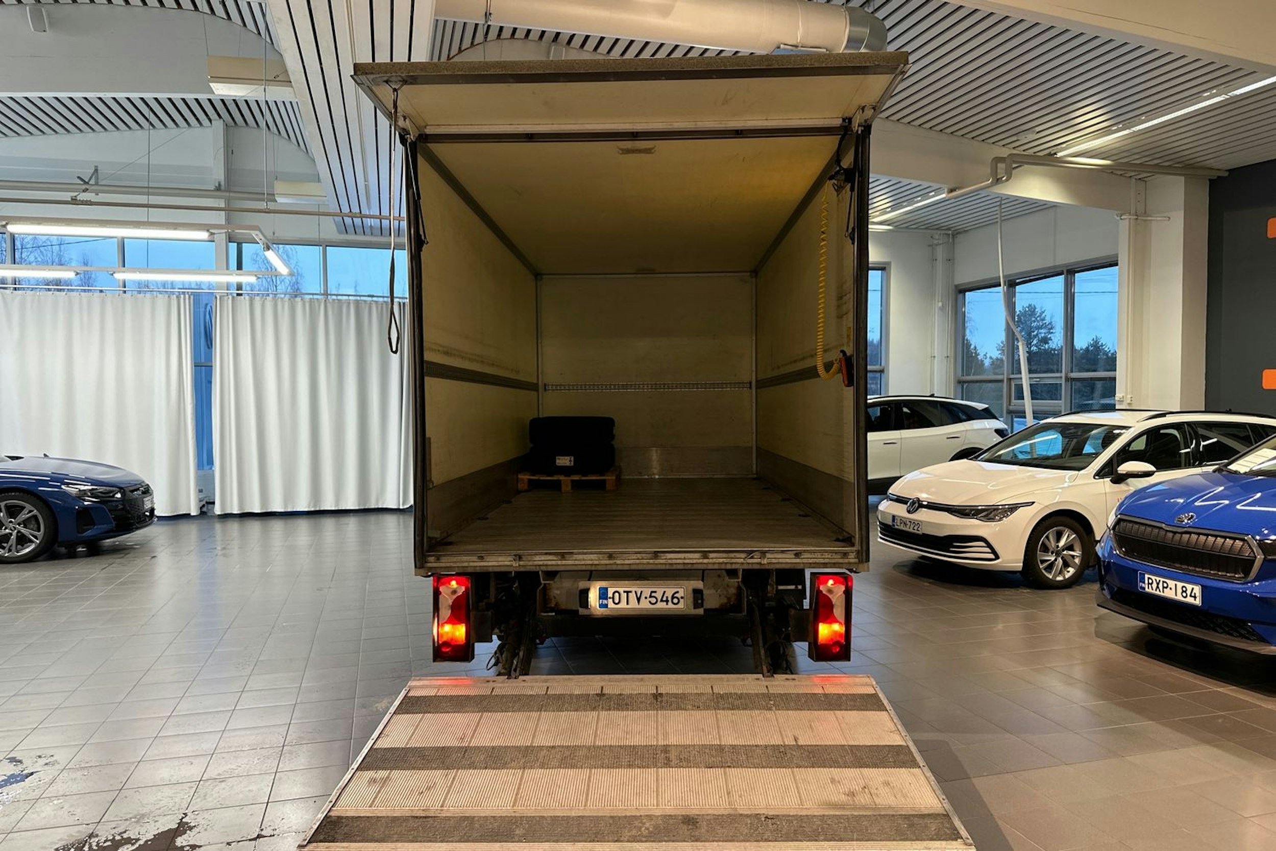 valkoinen Volkswagen Crafter 2013 kuva 15.