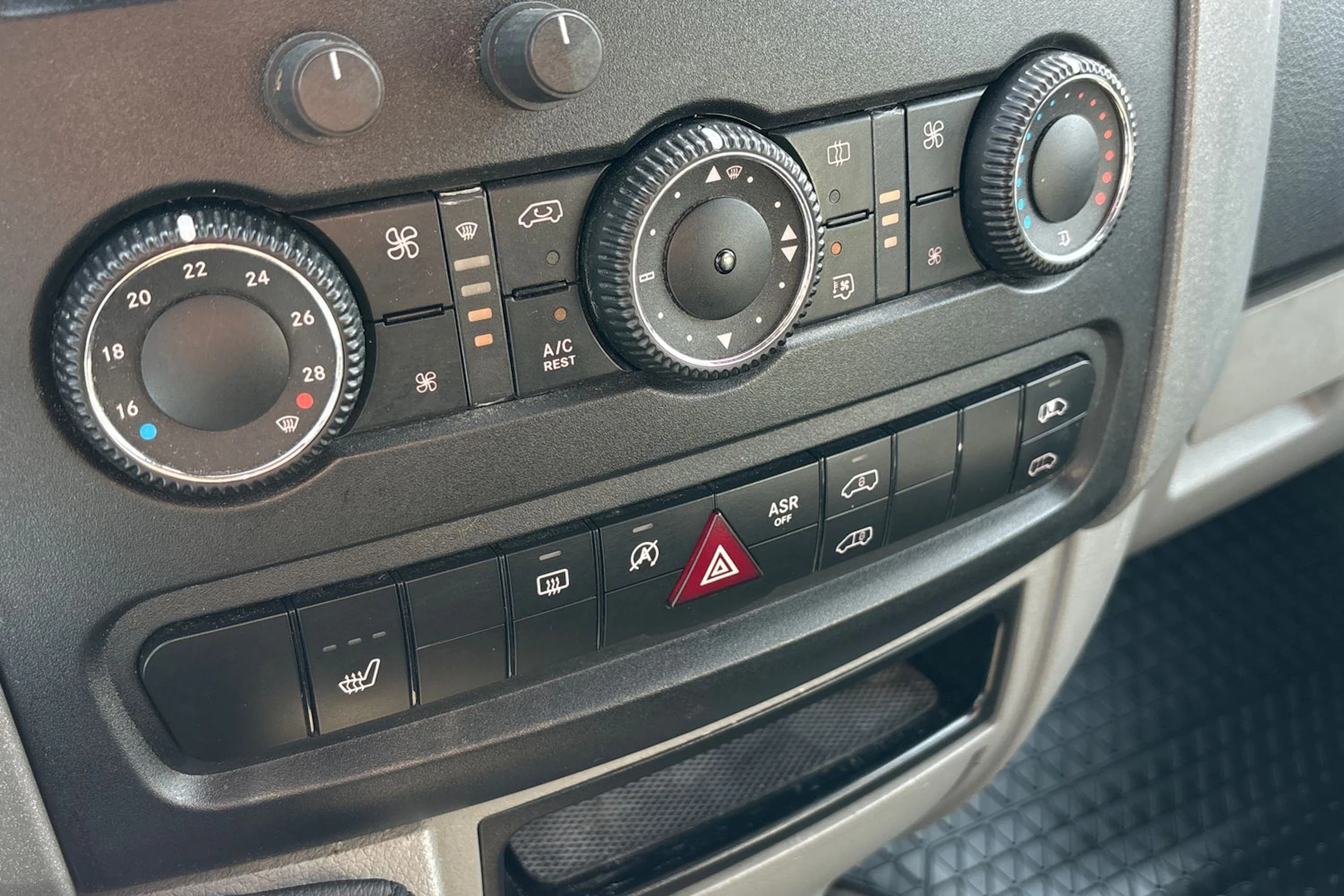 Ruskea (beige) Volkswagen CRAFTER 2014 kuva 18.