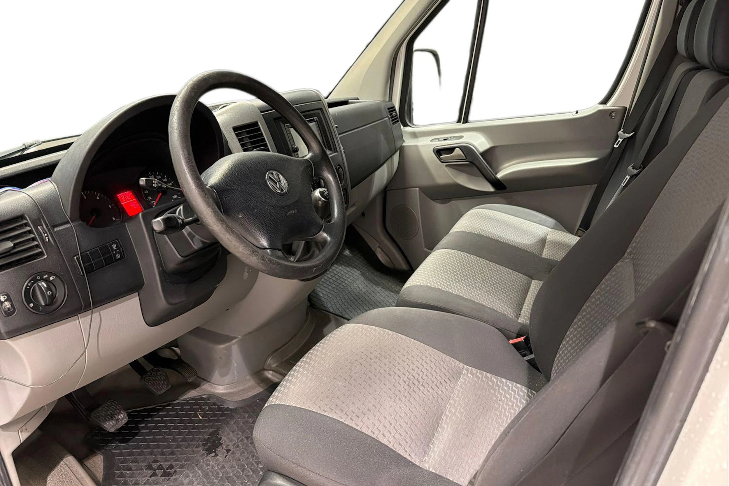 Valkoinen Volkswagen CRAFTER 2014 kuva 8.