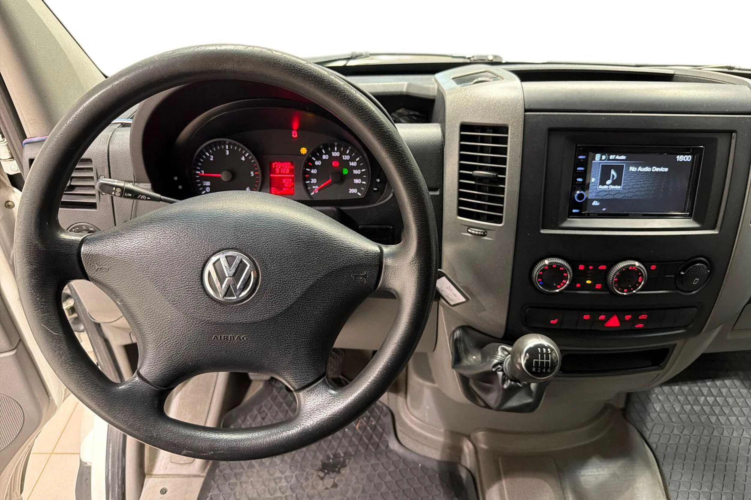 Valkoinen Volkswagen CRAFTER 2014 kuva 9.