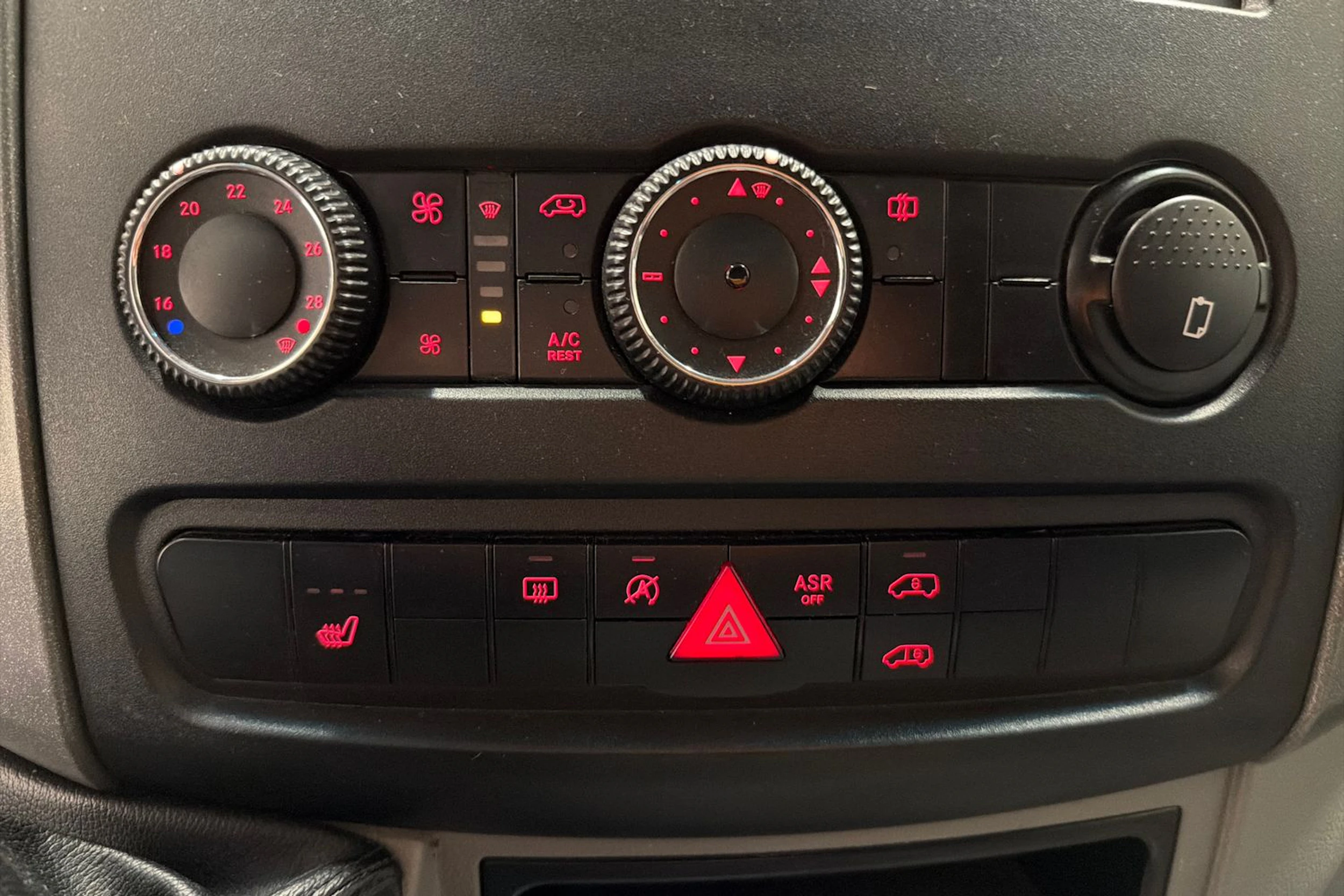 Valkoinen Volkswagen CRAFTER 2014 kuva 17.